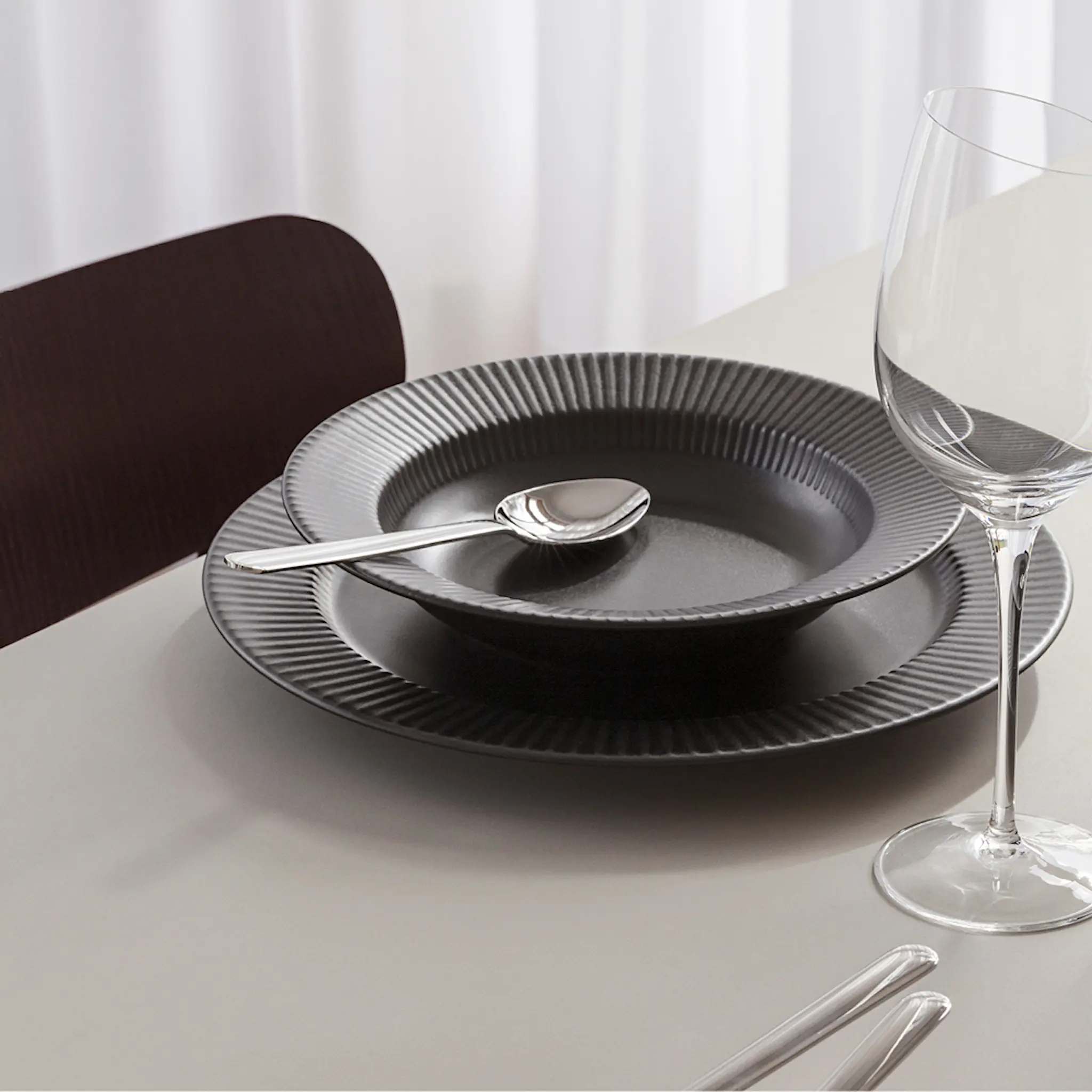 Eva Trio Legio Nova djup tallrik 22 cm svart