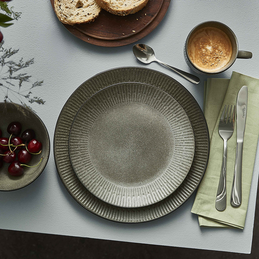 Aida Relief Stoneware Tallrik 22 cm Grå