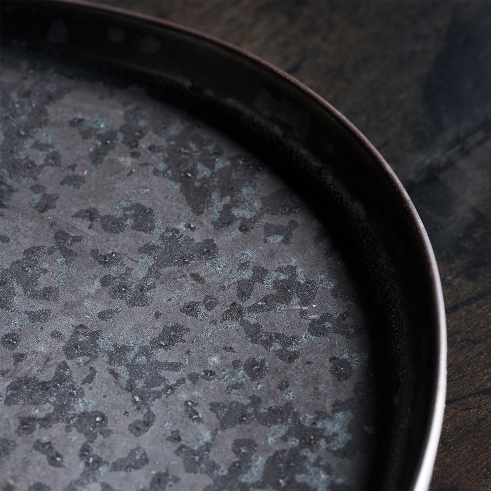 House Doctor Pion serveringsfat 31 cm svart/brun