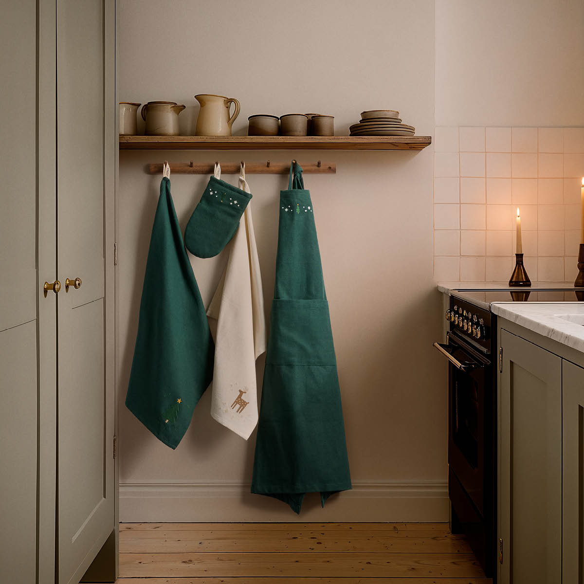 Juna Christmas Fable kökshandduk 50x70 cm grön