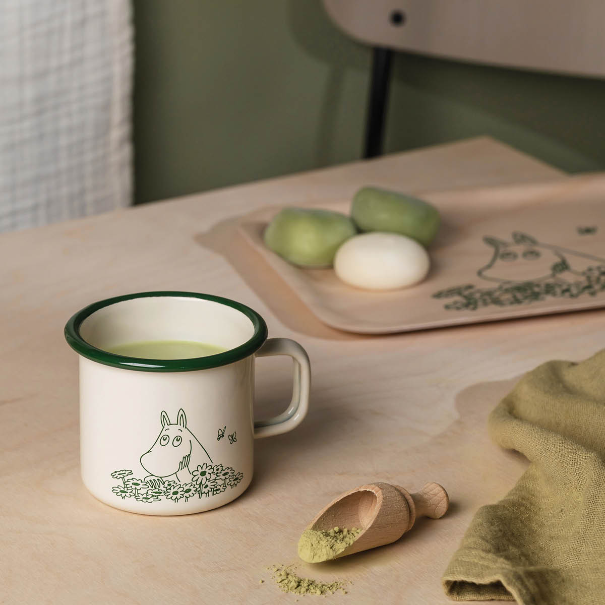 Muurla Mummi emaljekopp Sommerflørt 37 cl hvit