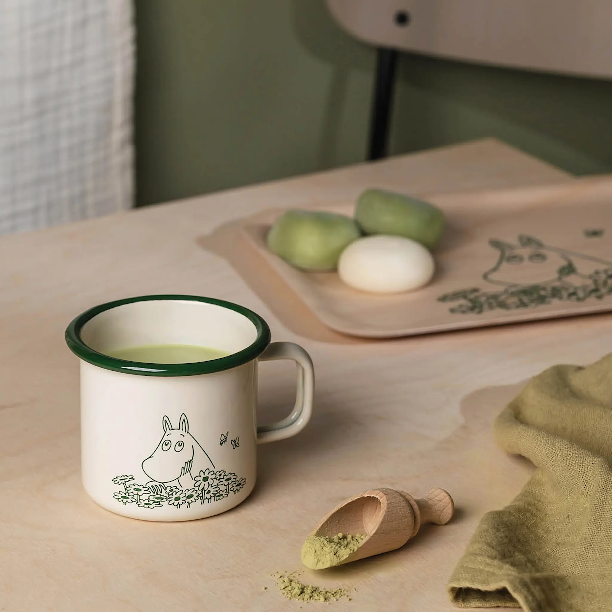 Muurla Mumin Emaljmugg Sommarflört 37 cl vit