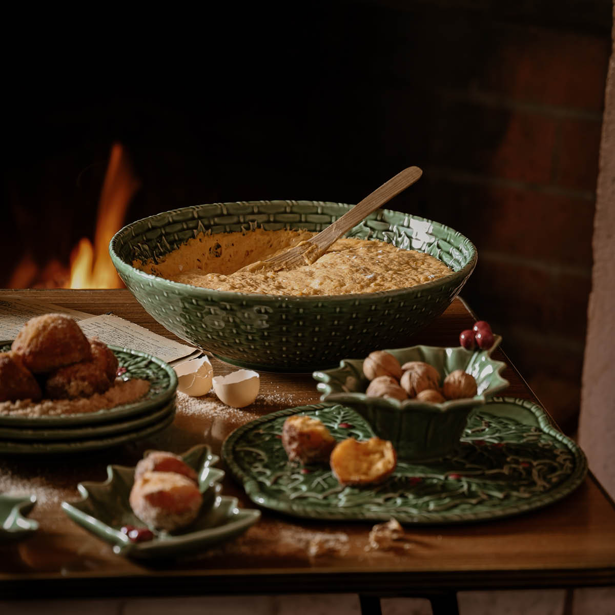 Bordallo Pinheiro Holly skål 35,5 cm mistel grön