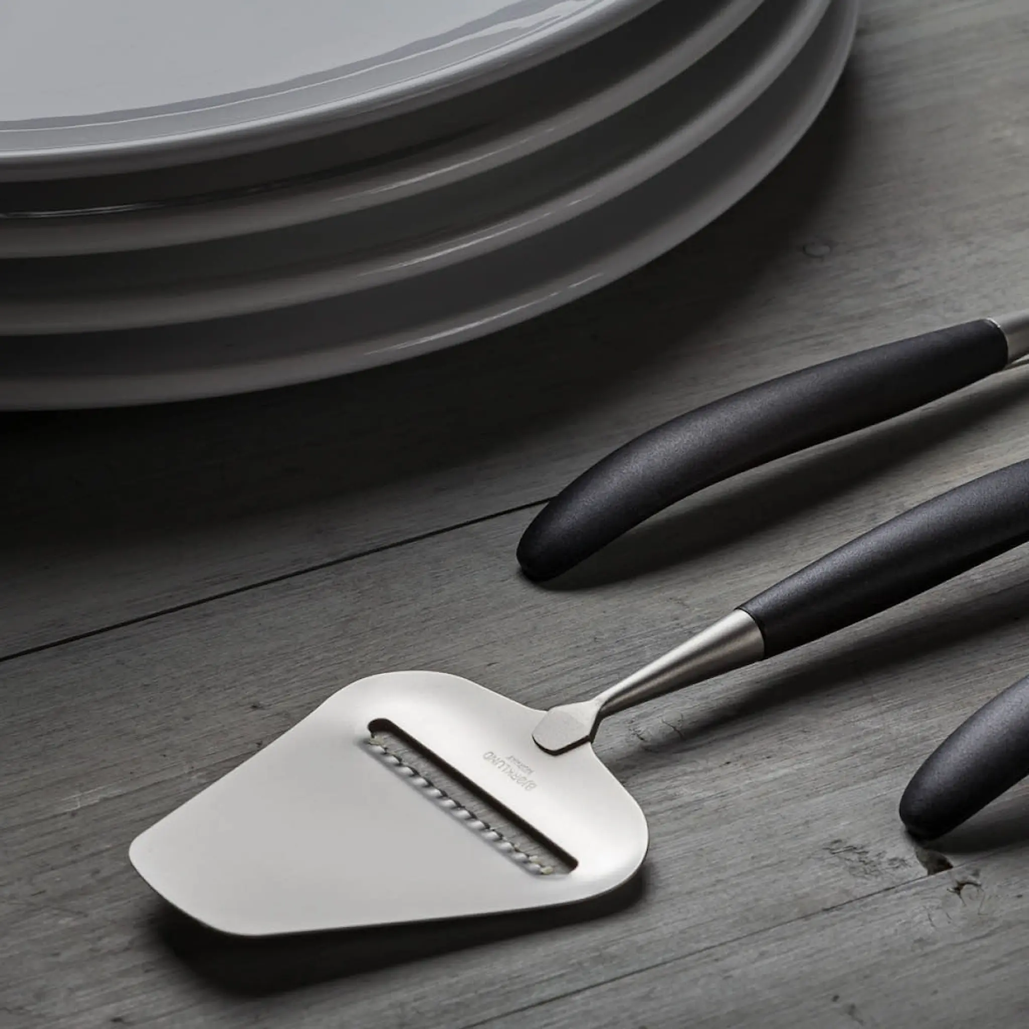 Bjørklund Amitto osthyvel universal svart