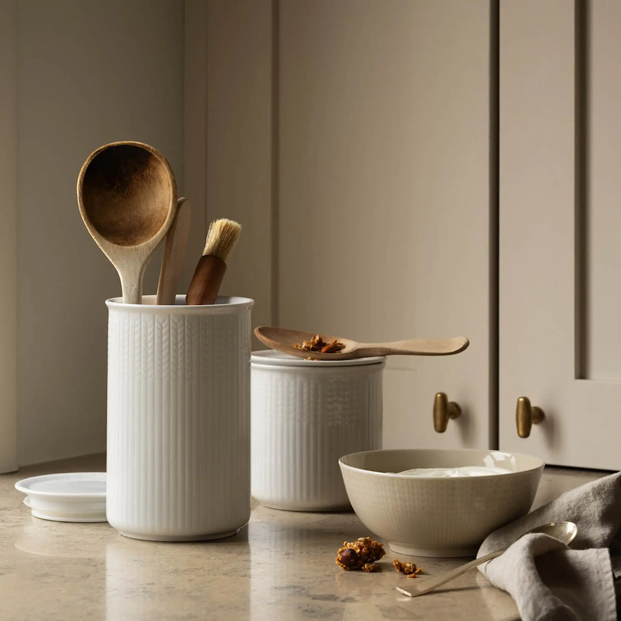 Rörstrand Swedish Grace burk M 0,8 L snö/vit