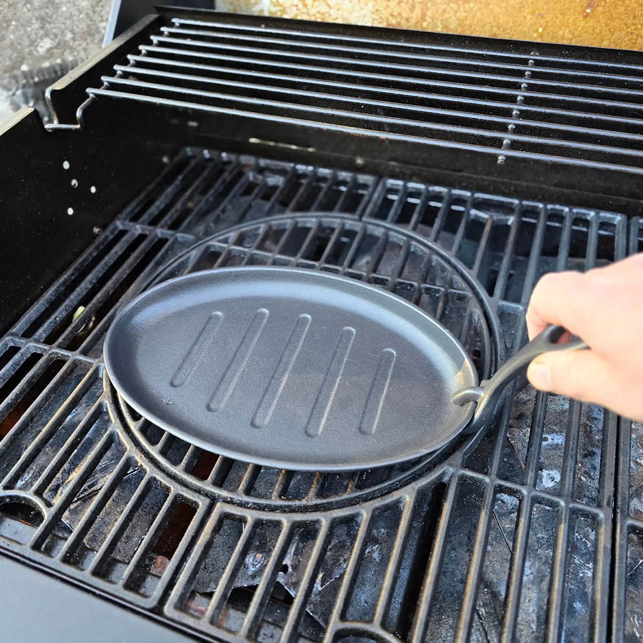 Mustang Valurautapannu irrotettavalla kahvalla 27,5x18 cm