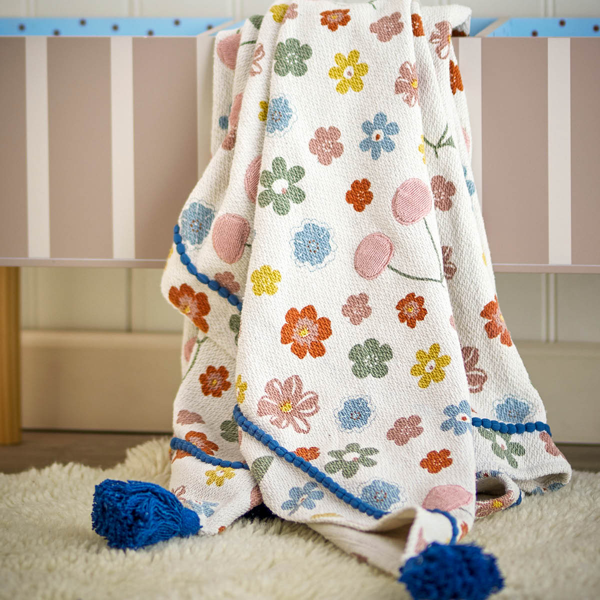 Bloomingville MINI Cherry pläd 160x130 cm natur/rosa/multi