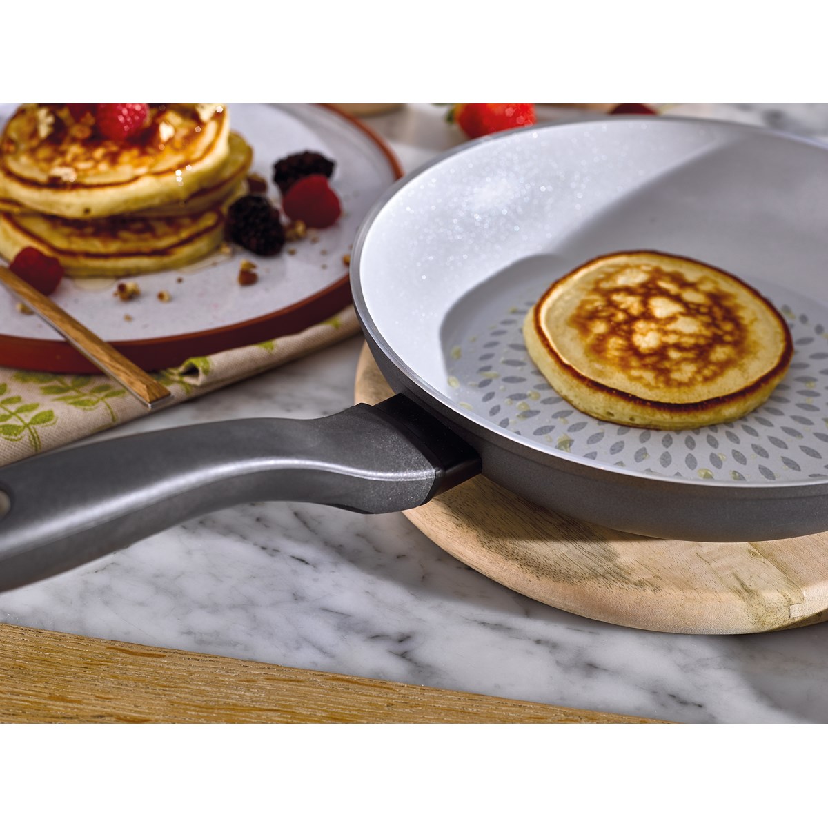 Meyer group EarthPan stekepanne 20 cm grå