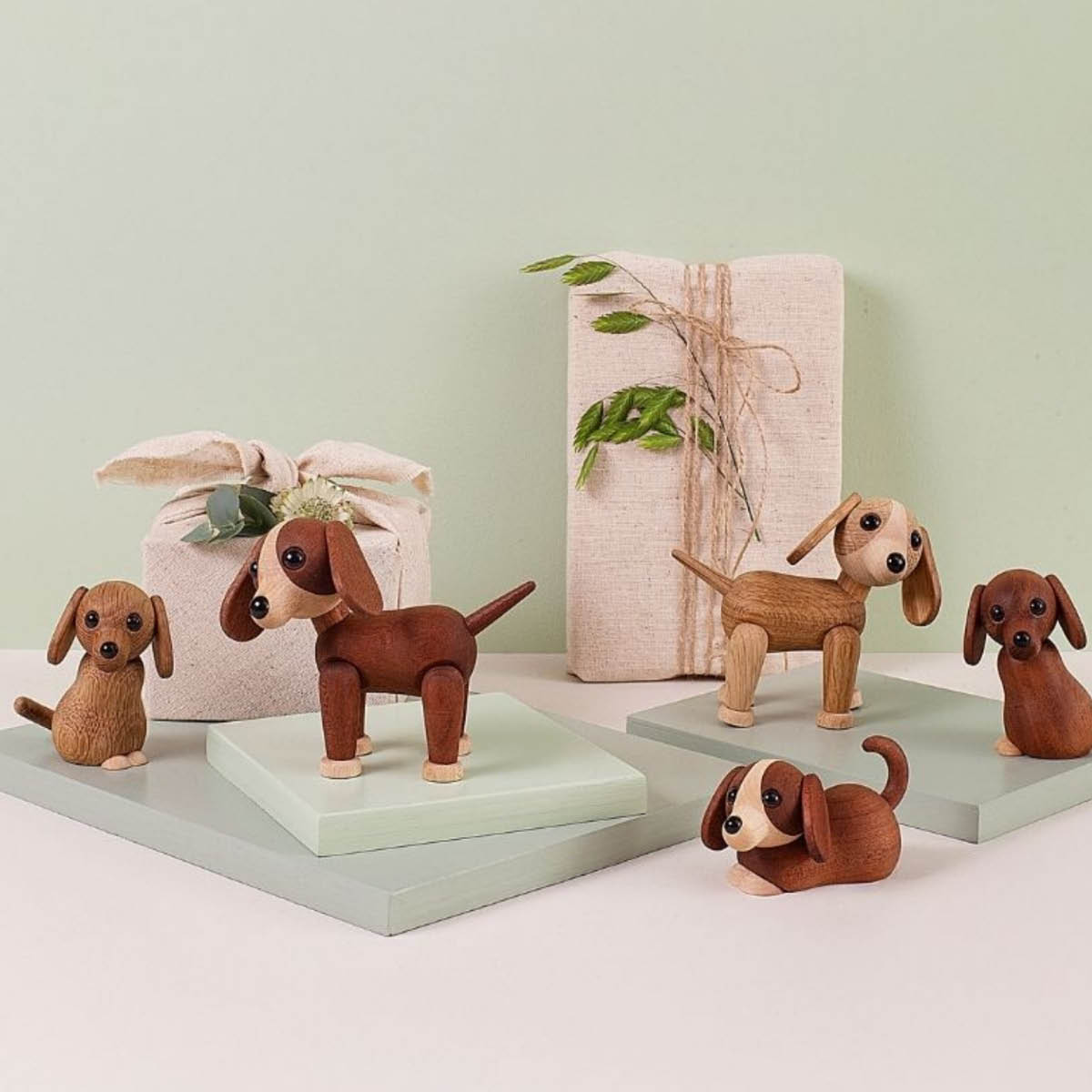 Spring Copenhagen Twix Hund träddekoration 11 cm mahogny