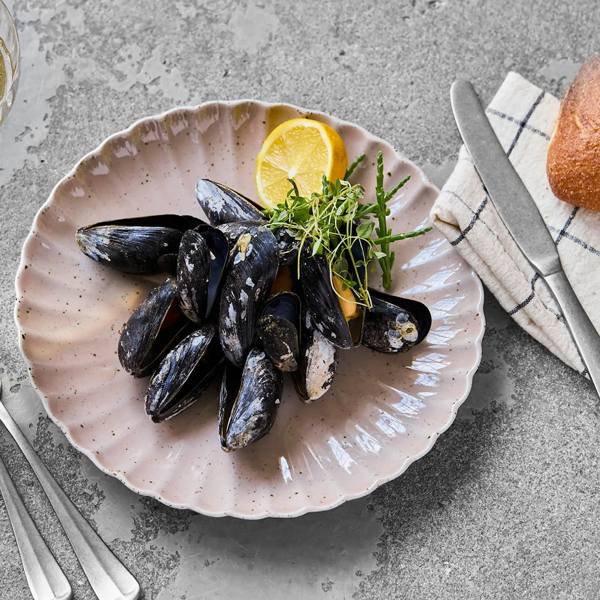 House Doctor Scallop lautanen 26 cm vaaleanpunainen