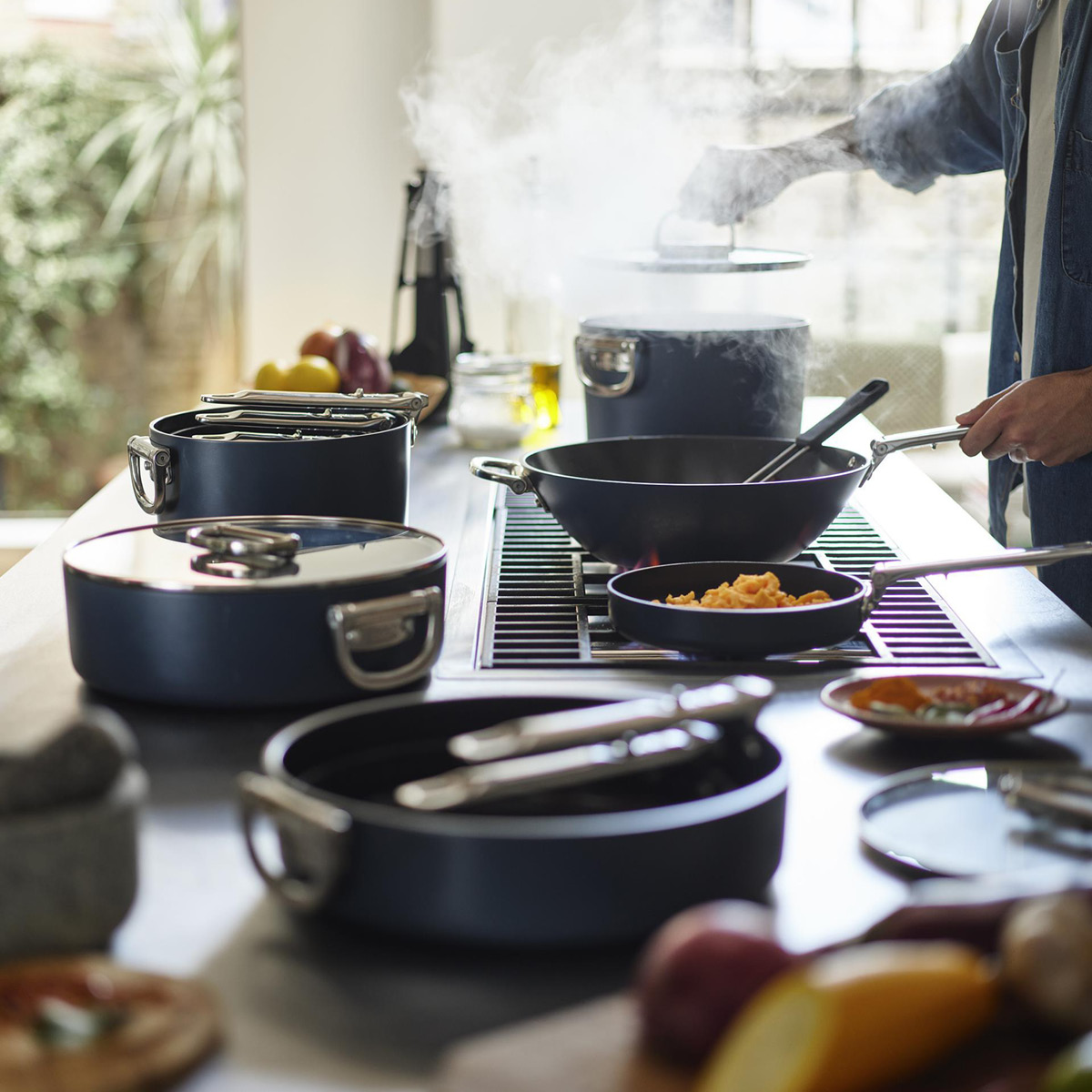 Joseph Joseph Space stekpanna 30 cm midnight blue