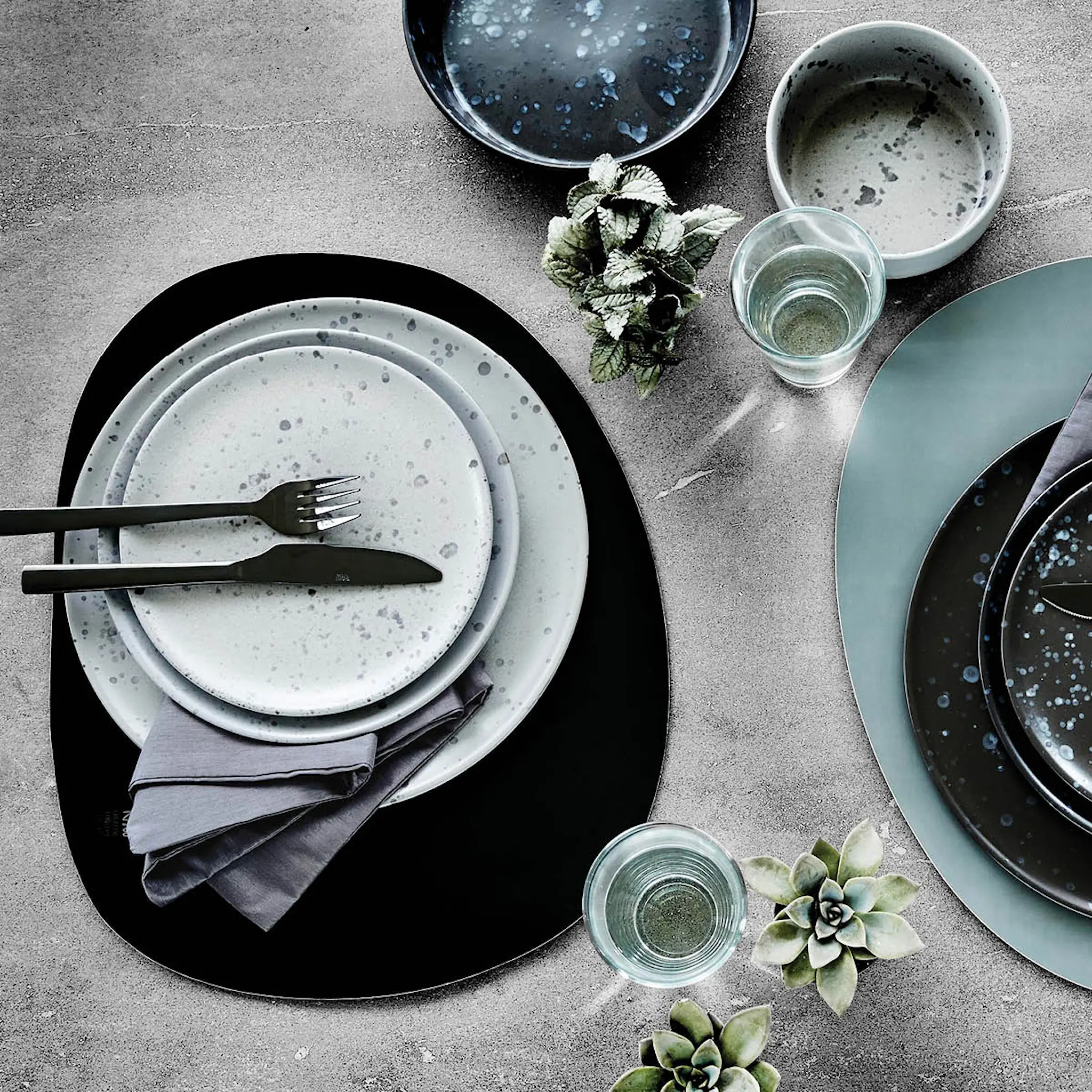 Aida RAW bordbrikke silikon 41x33,5 cm svart hover