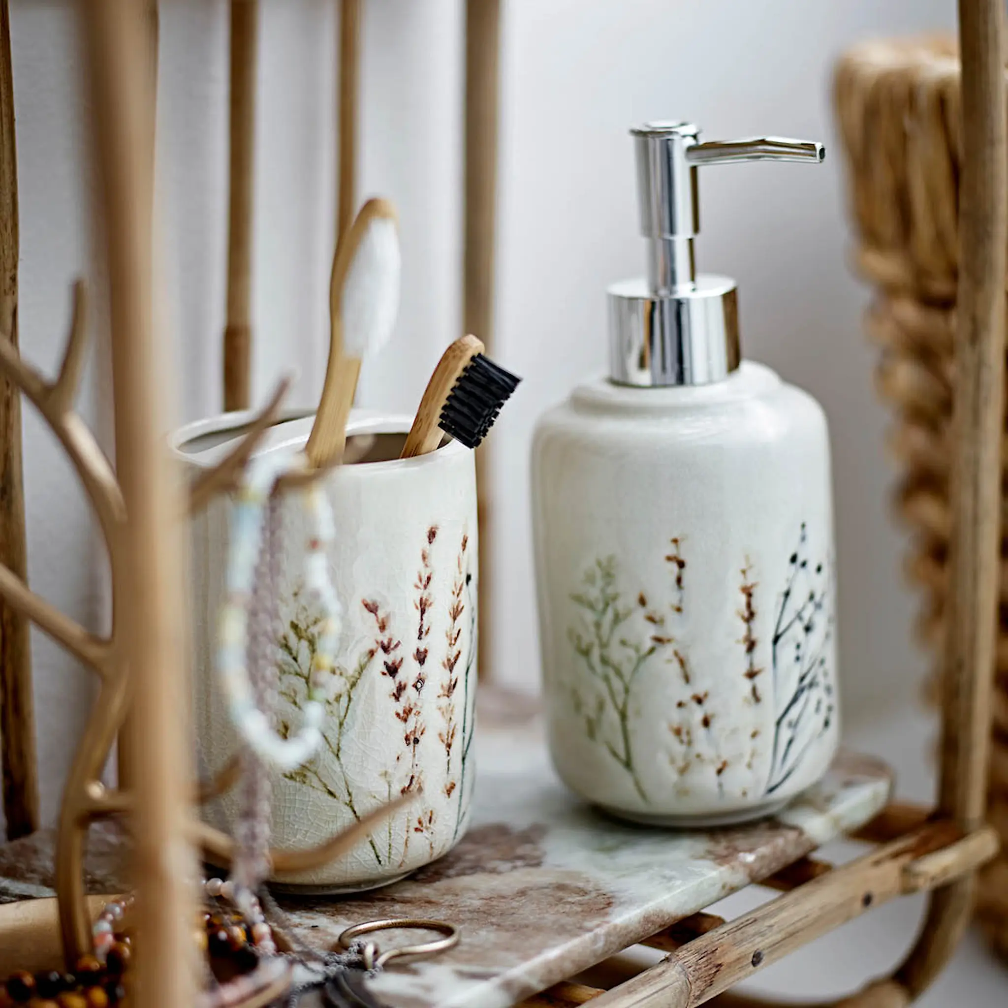 Bloomingville Bea set tvålpump och hållare 8 cm natur