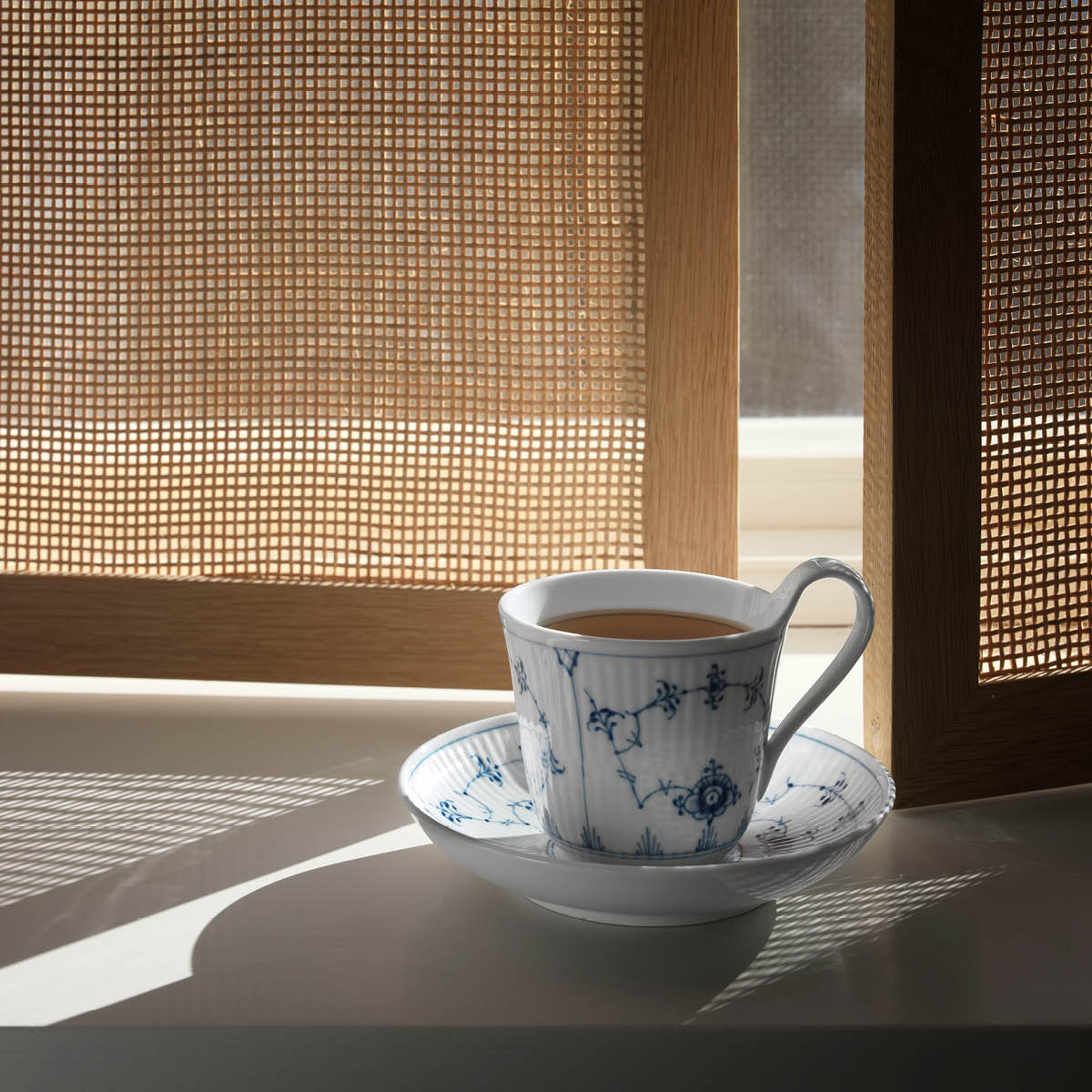 Royal Copenhagen Blue Fluted Plain kaffekopp med fat 24 cl högt handtag