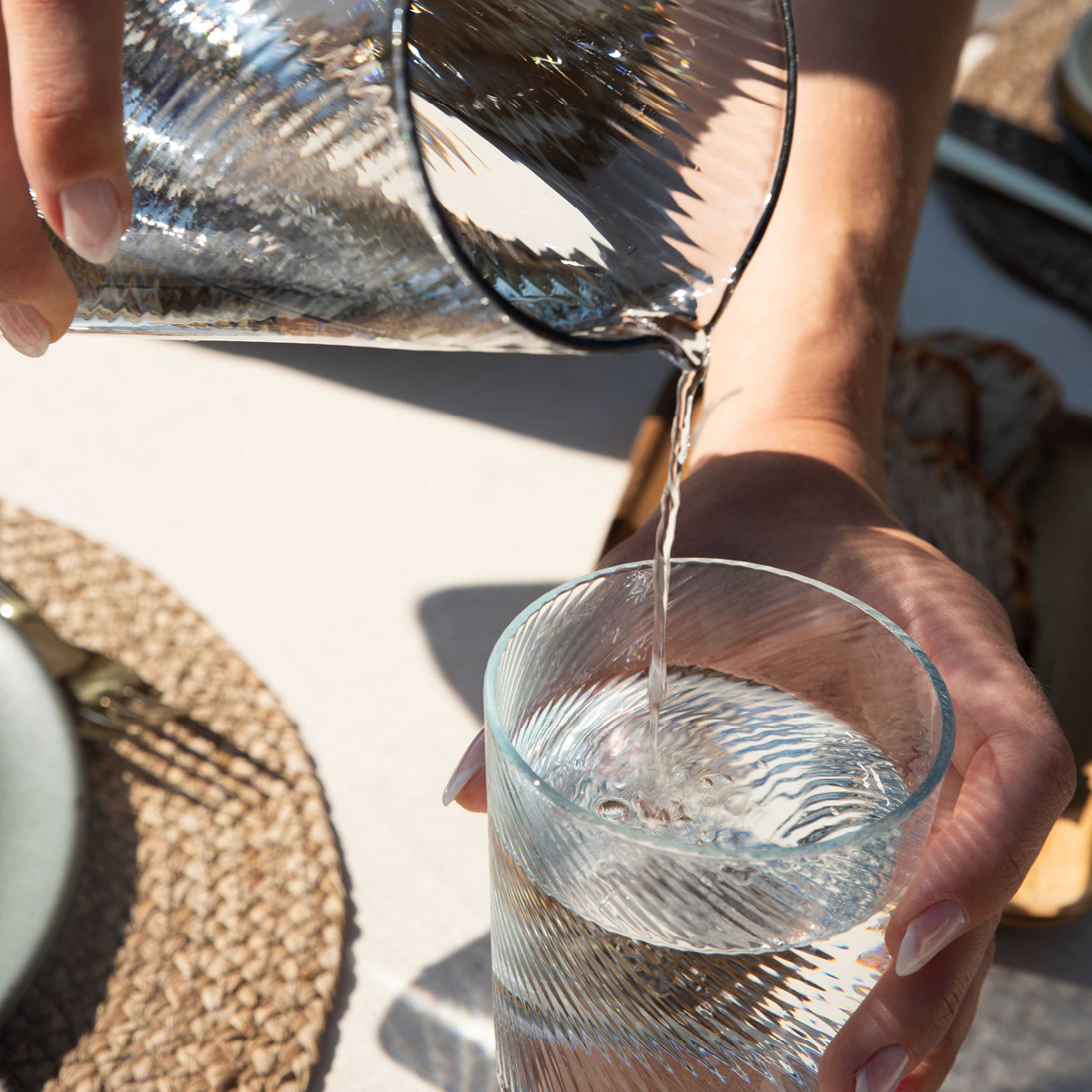 Aida RAW Unique swirl highball glas 45 cl light blue