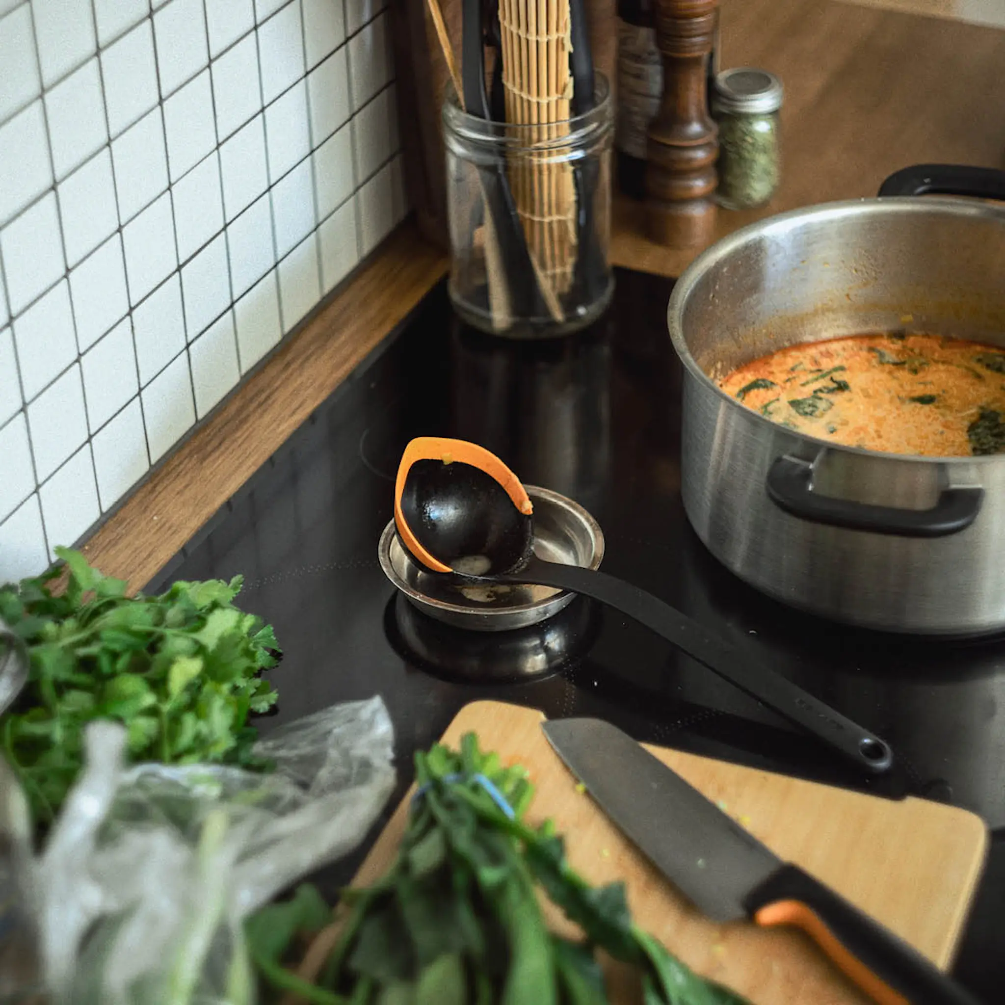 Fiskars Functional Form suppeøse 36 cm svart/rustfritt stål