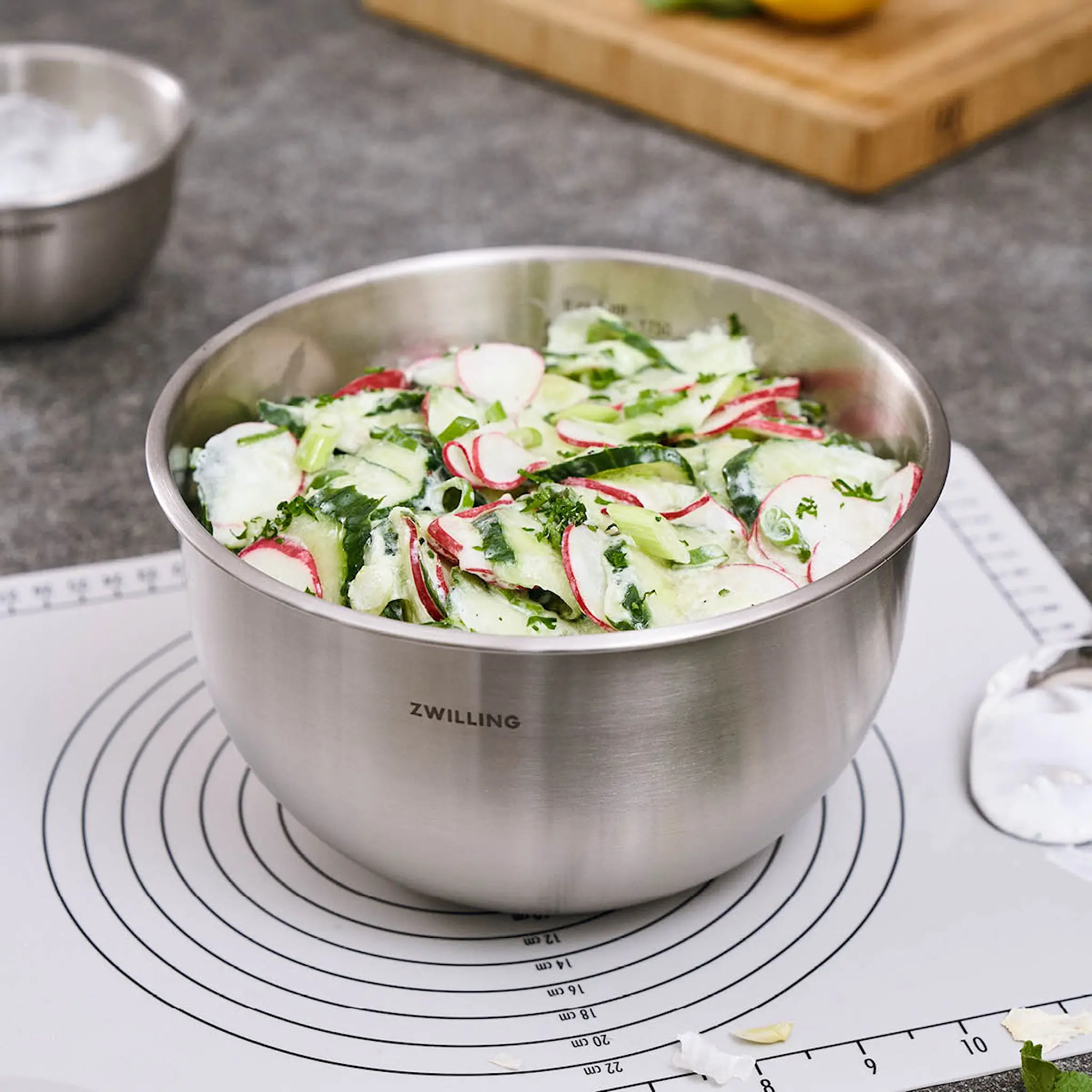 Zwilling Fresh & Save vakuumskål i rostfritt stål med lock 1,75L 18 cm