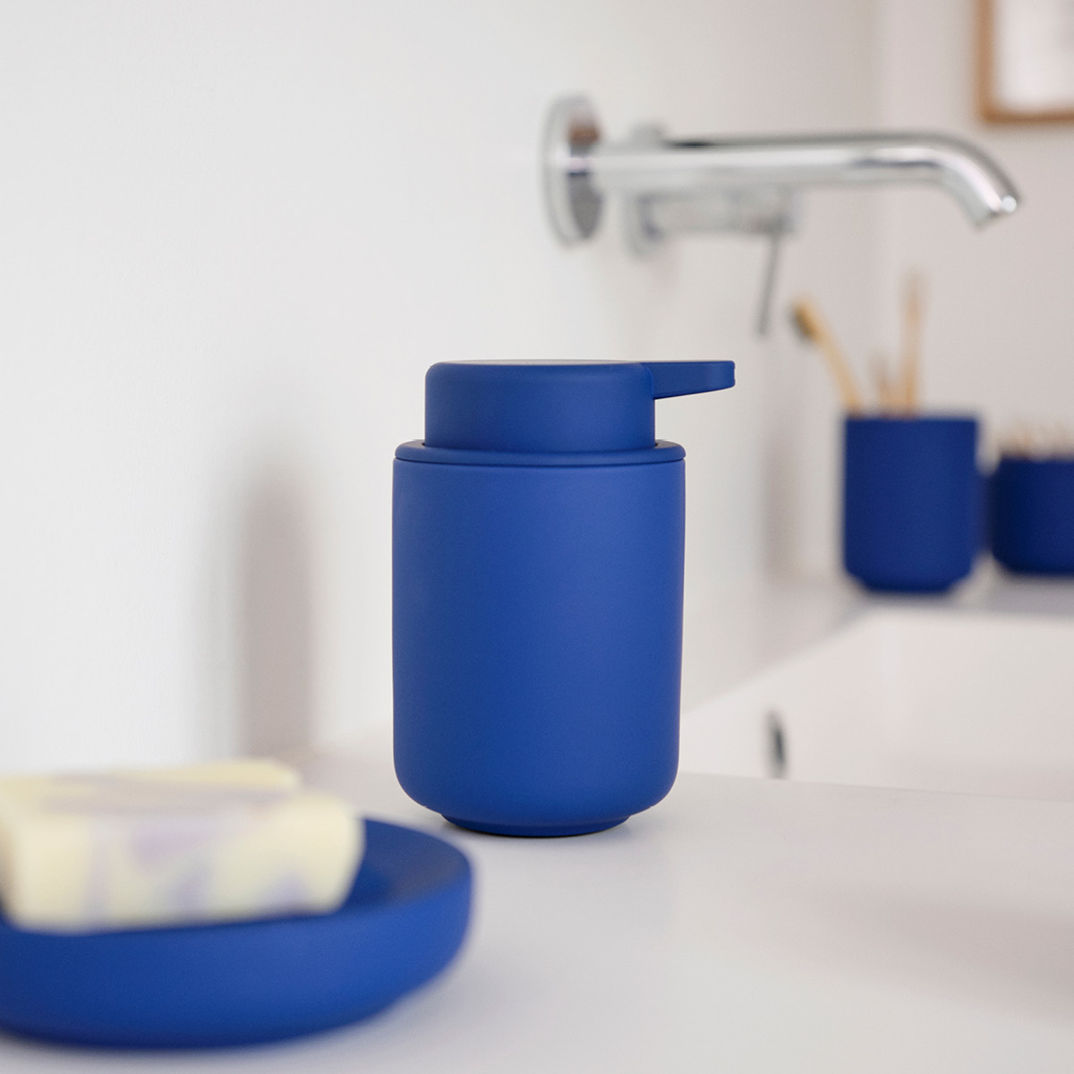 Zone Ume såpedispenser 13 cm indigo blue