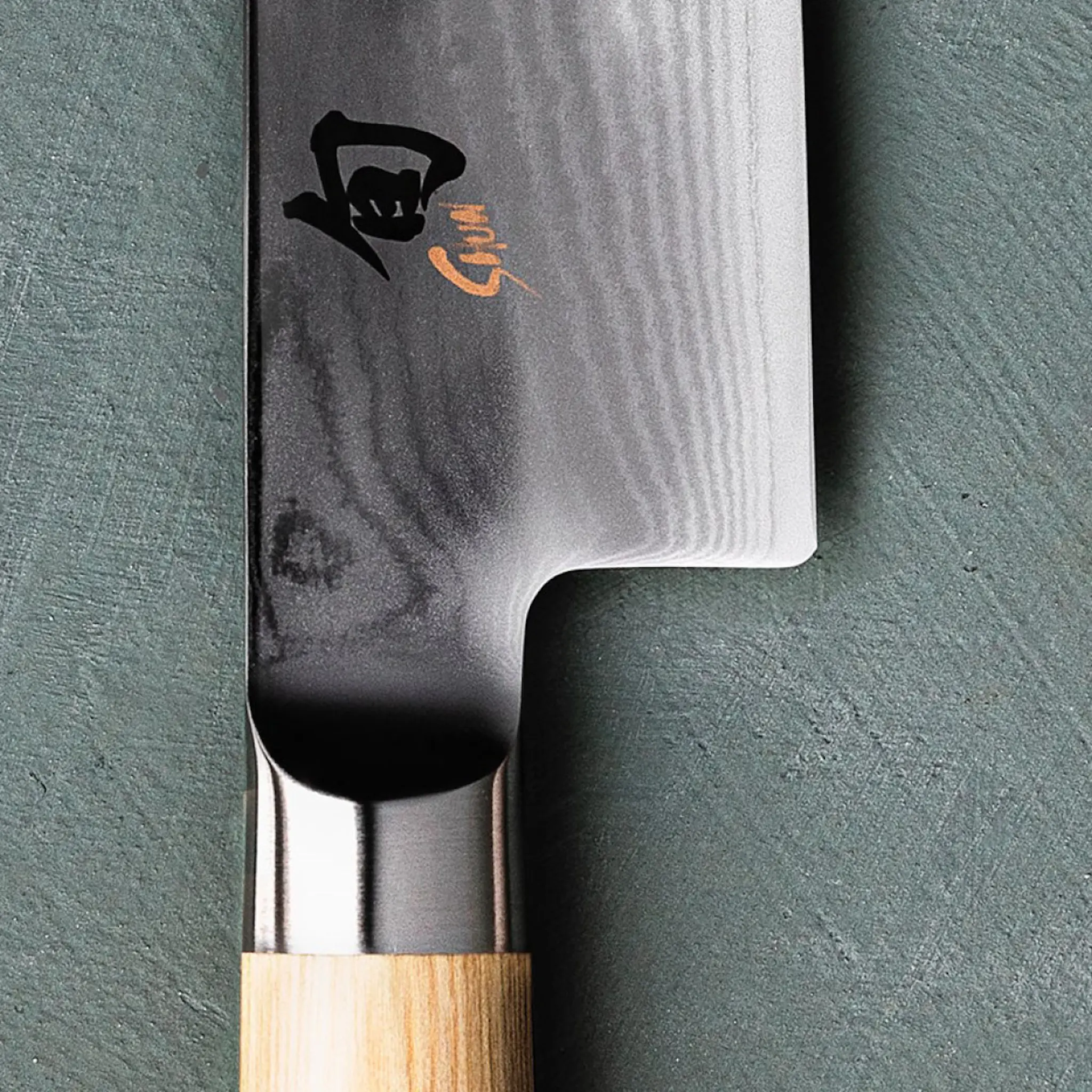 KAI Shun White Leikkuuveitsi 23 cm