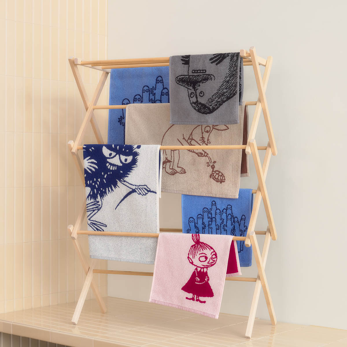 Moomin Arabia Mummi badehåndkle 70x140 cm Hattifnatt