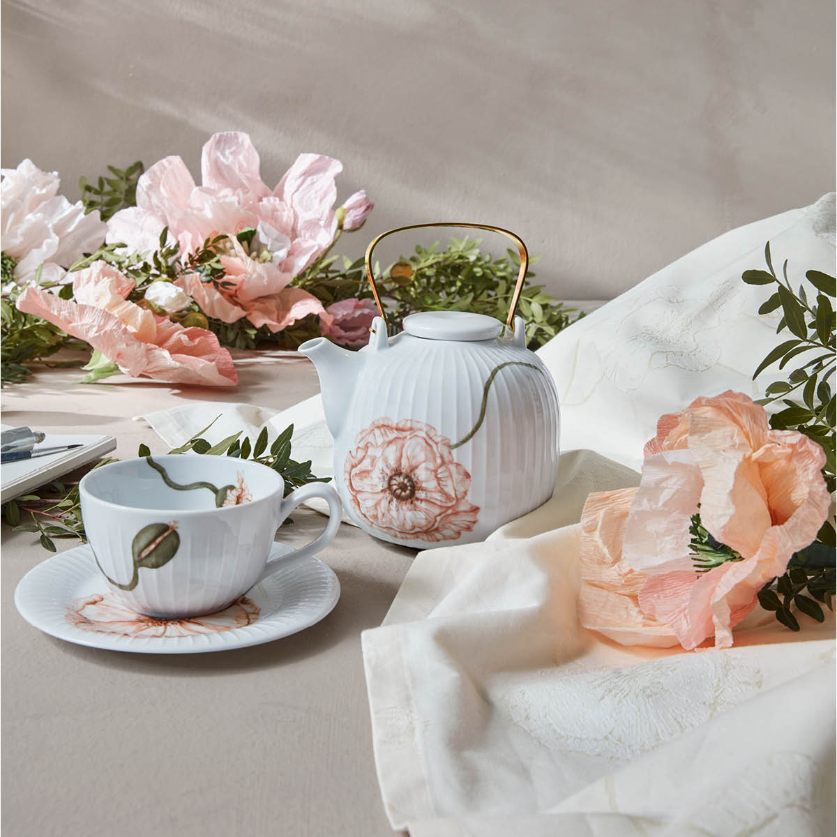 Kähler Hammershøi Poppy Teekuppi ja aluslautanen 38 cl