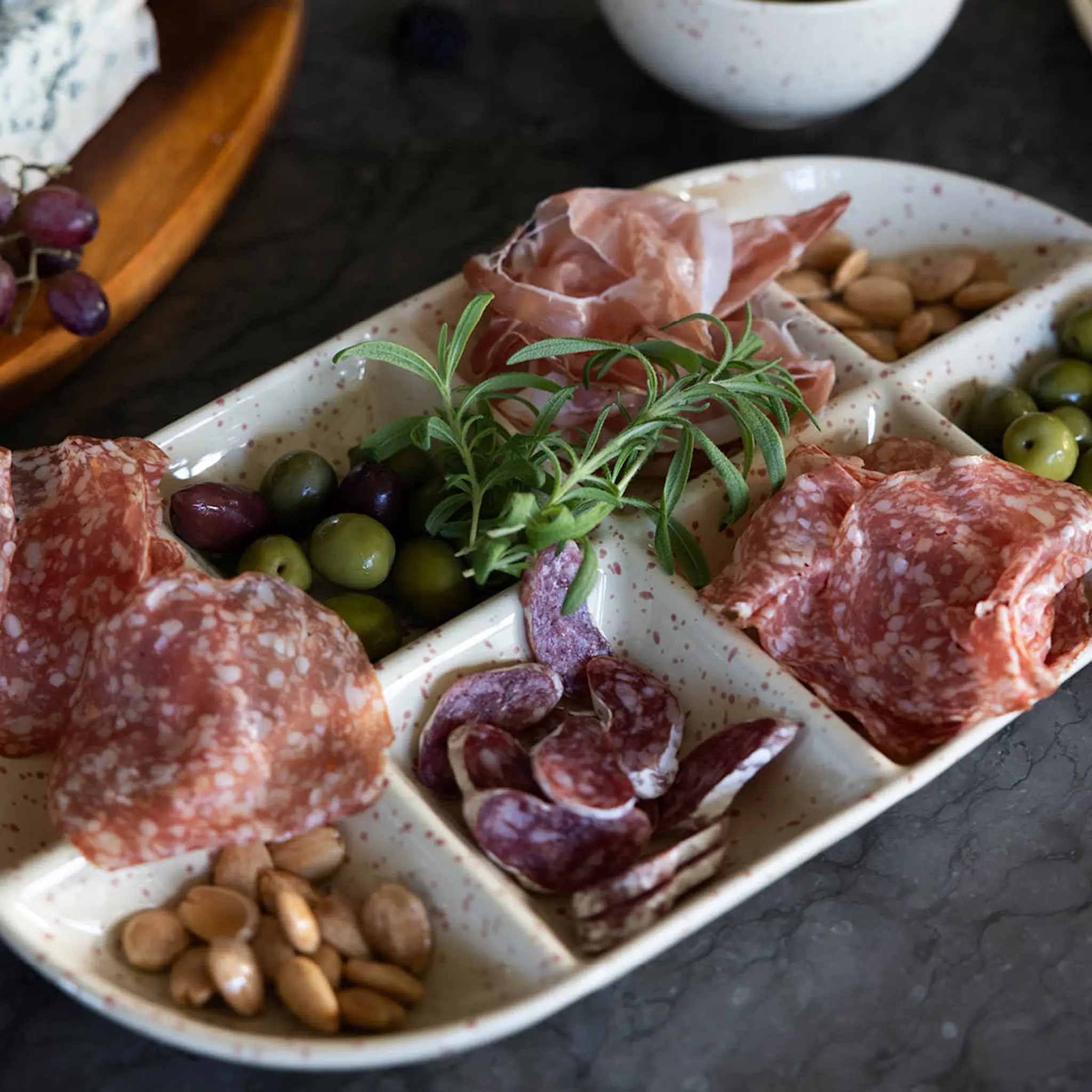 Sagaform Ditte serveringsfat 36x20 cm beige/vinröd