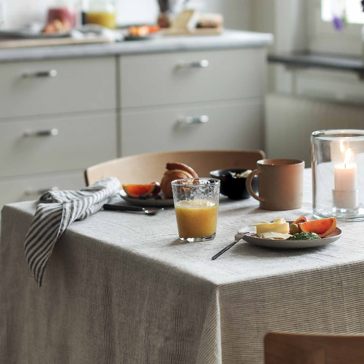 Tell Me More Pöytäliina 175x175 cm Pinstripe