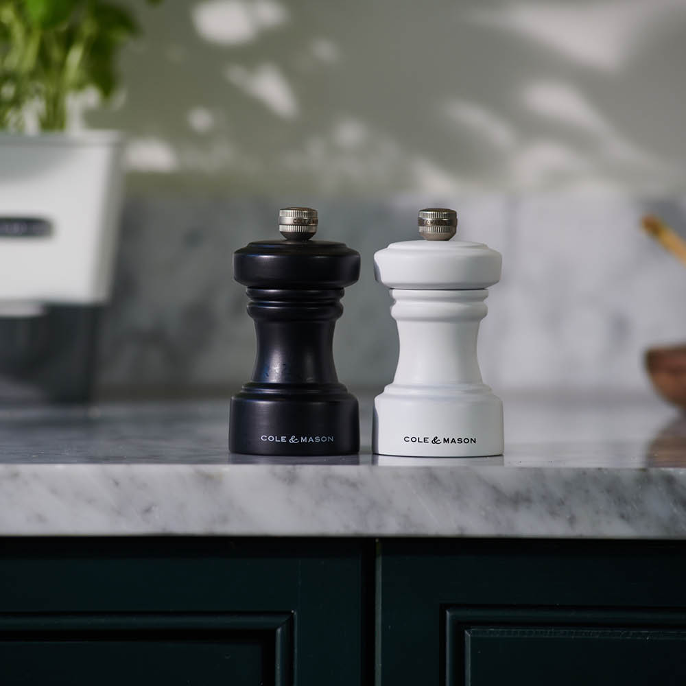 Cole & Mason Hoxton saltkvern 10 cm svart