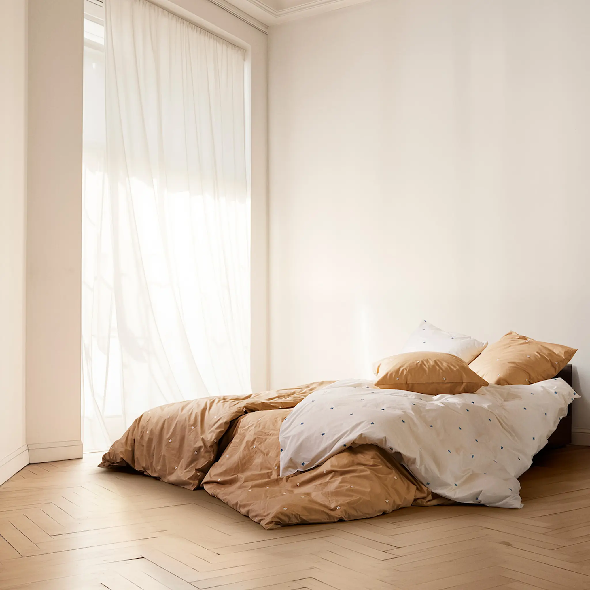 Juna Daisy påslakanset 150x210 cm vit/ljusblå