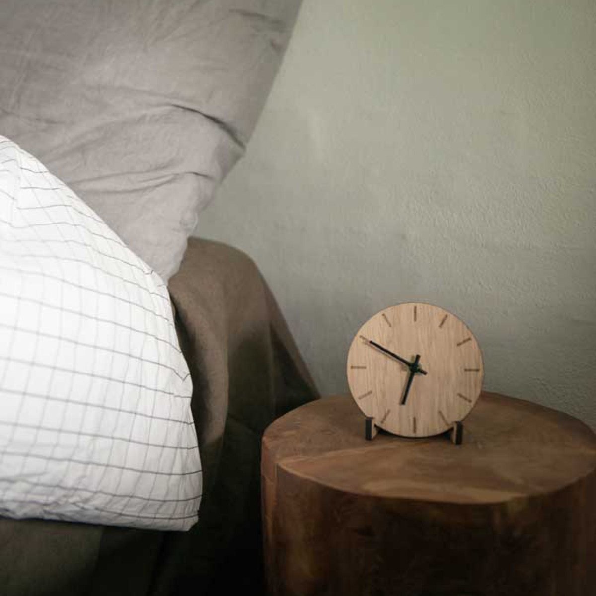 Hemverk Light Oak Pöytäkello 12 cm Vaalea tammi/Musta