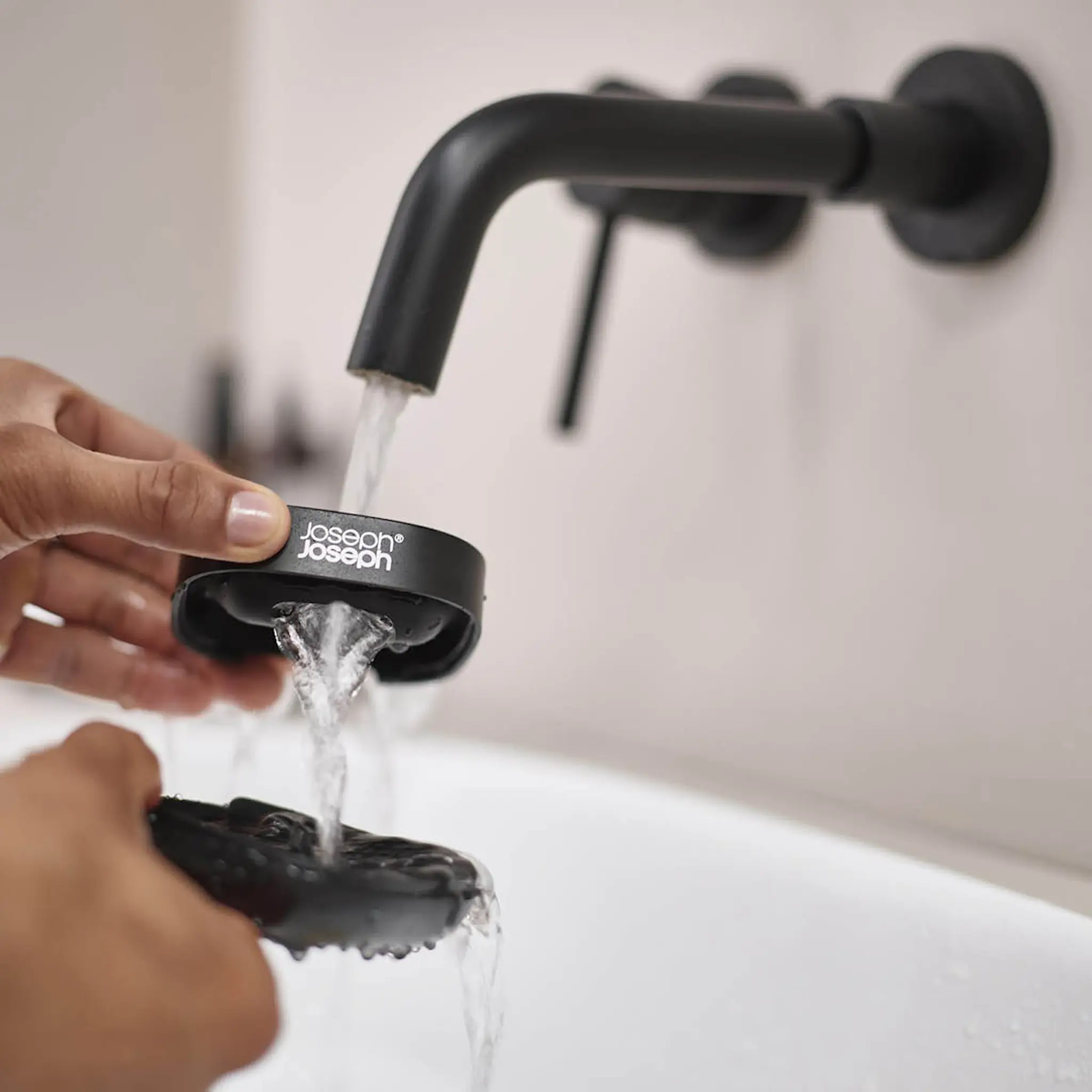 Joseph Joseph Slim Compact såpeskål 7,1x8,4 cm matt svart