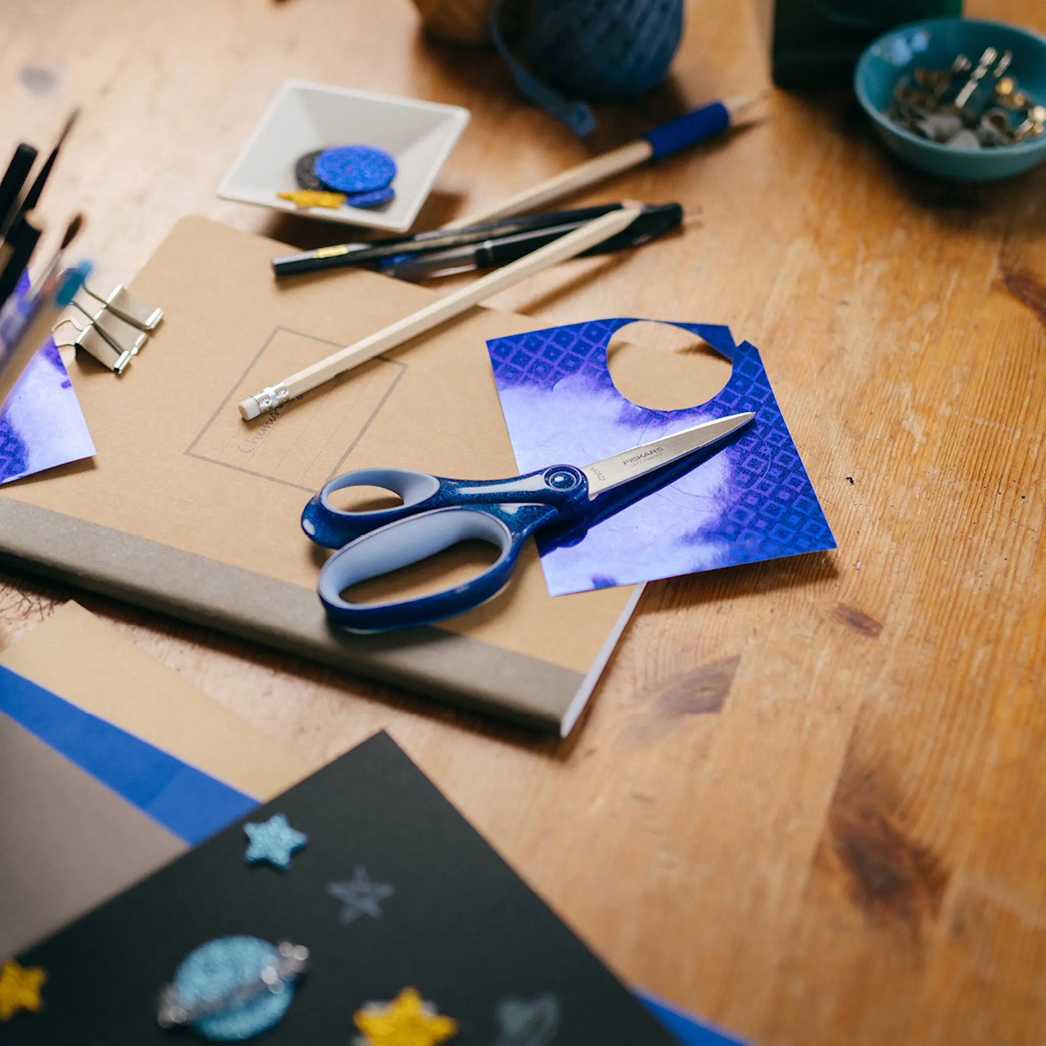 Fiskars Skolsax vänster 12+ år 18 cm glitter blå