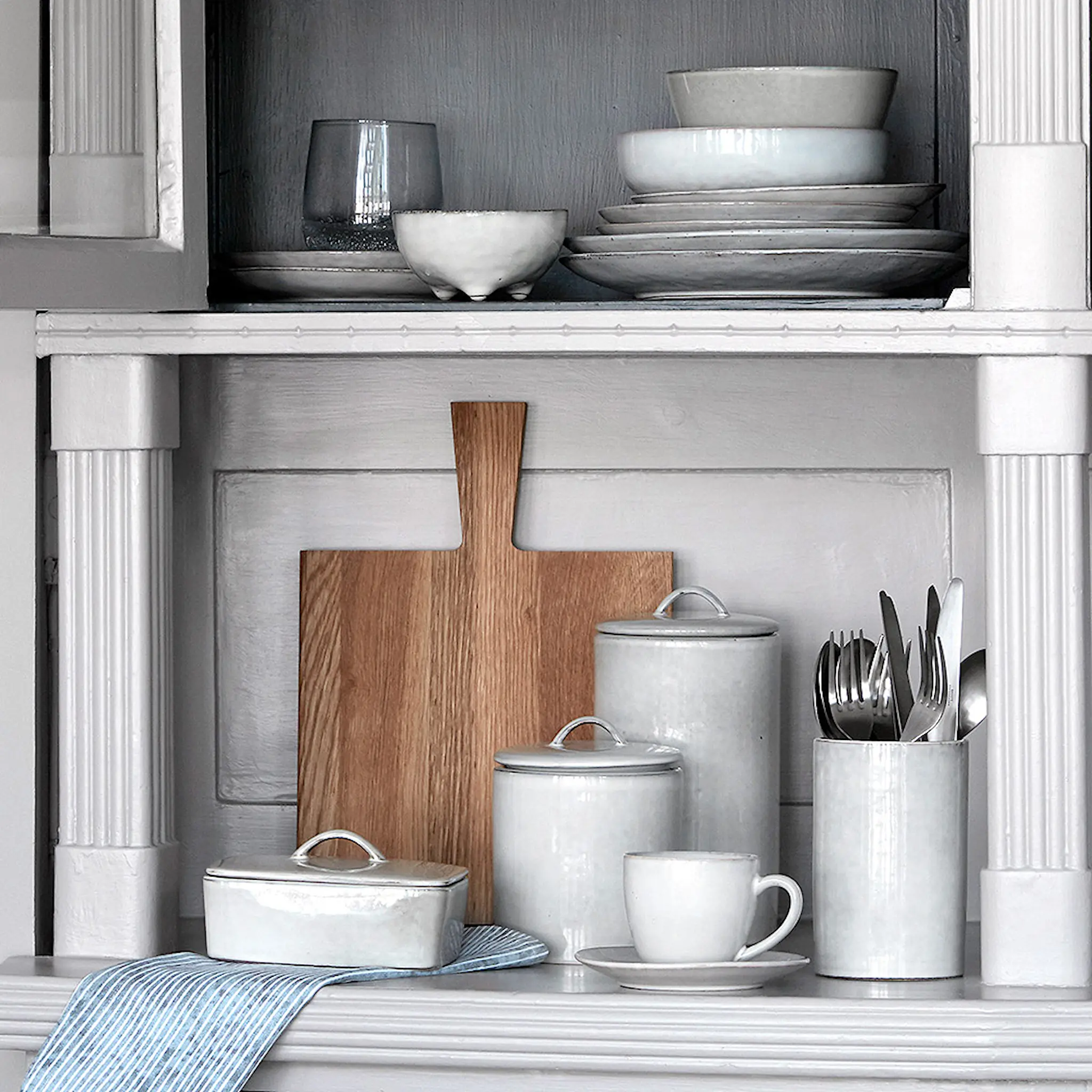 Broste Copenhagen Nordic Sand Skål med fötter 11 cm Vit