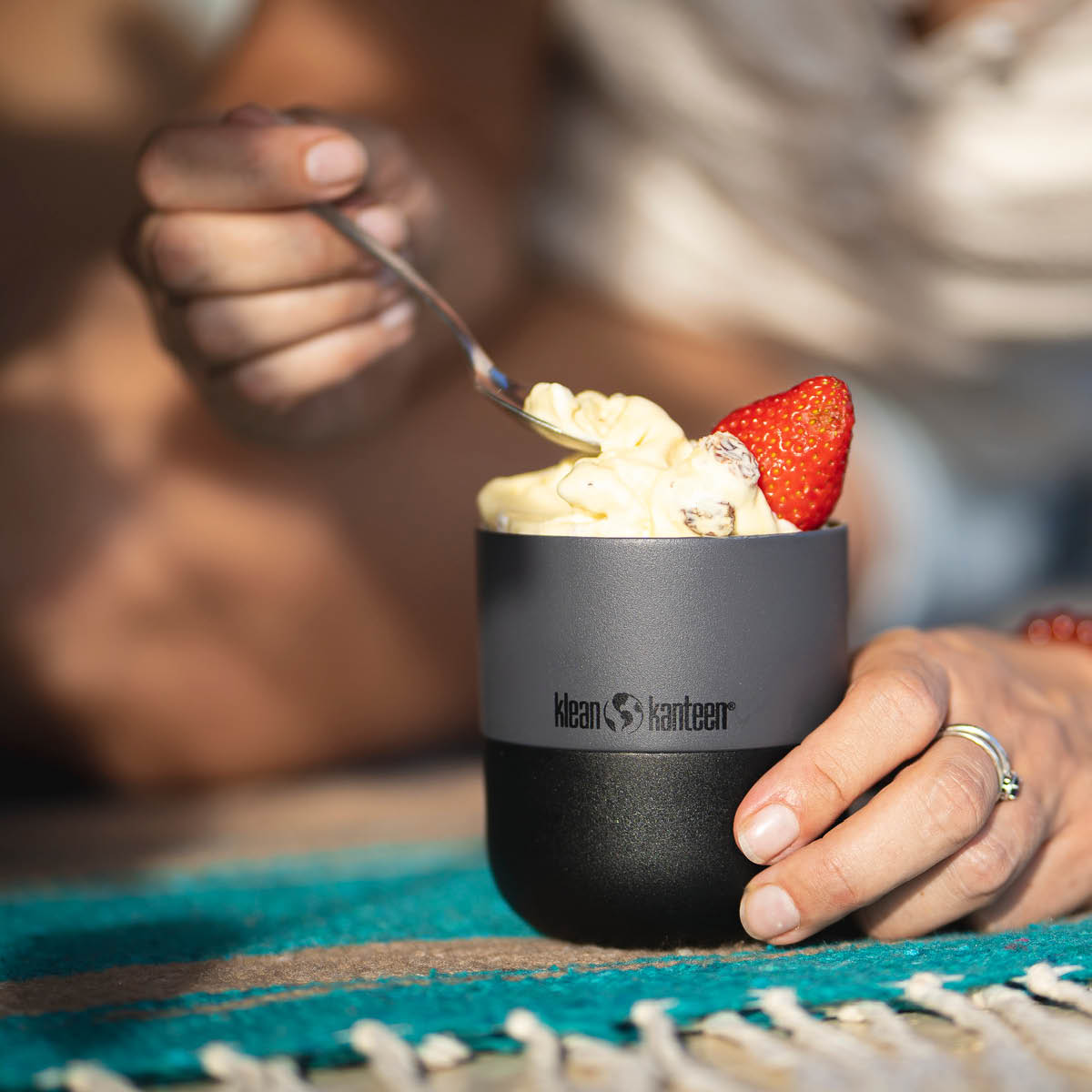 Klean Kanteen Rise Lowball kopp 30 cl med flipplokk asfalt