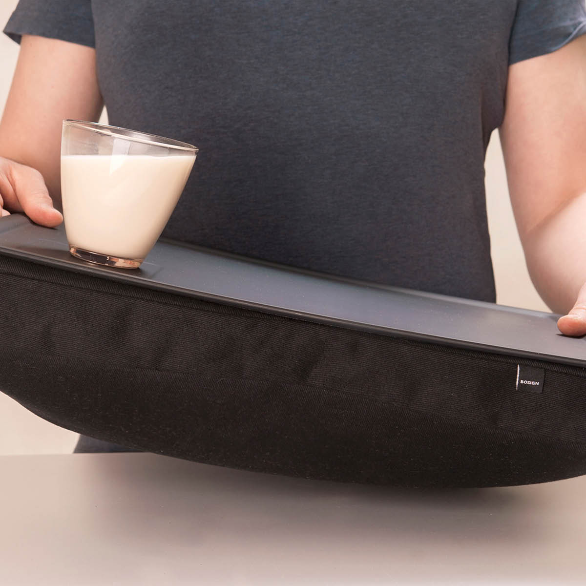 Bosign Laptray anti-slip knäbricka 46x38 cm svart