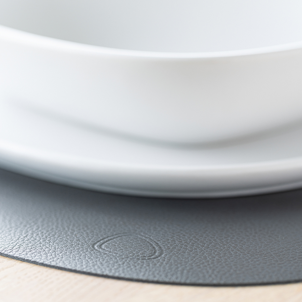 LIND DNA Leather Serene Curve bordbrikke L 37x44 cm anthracite