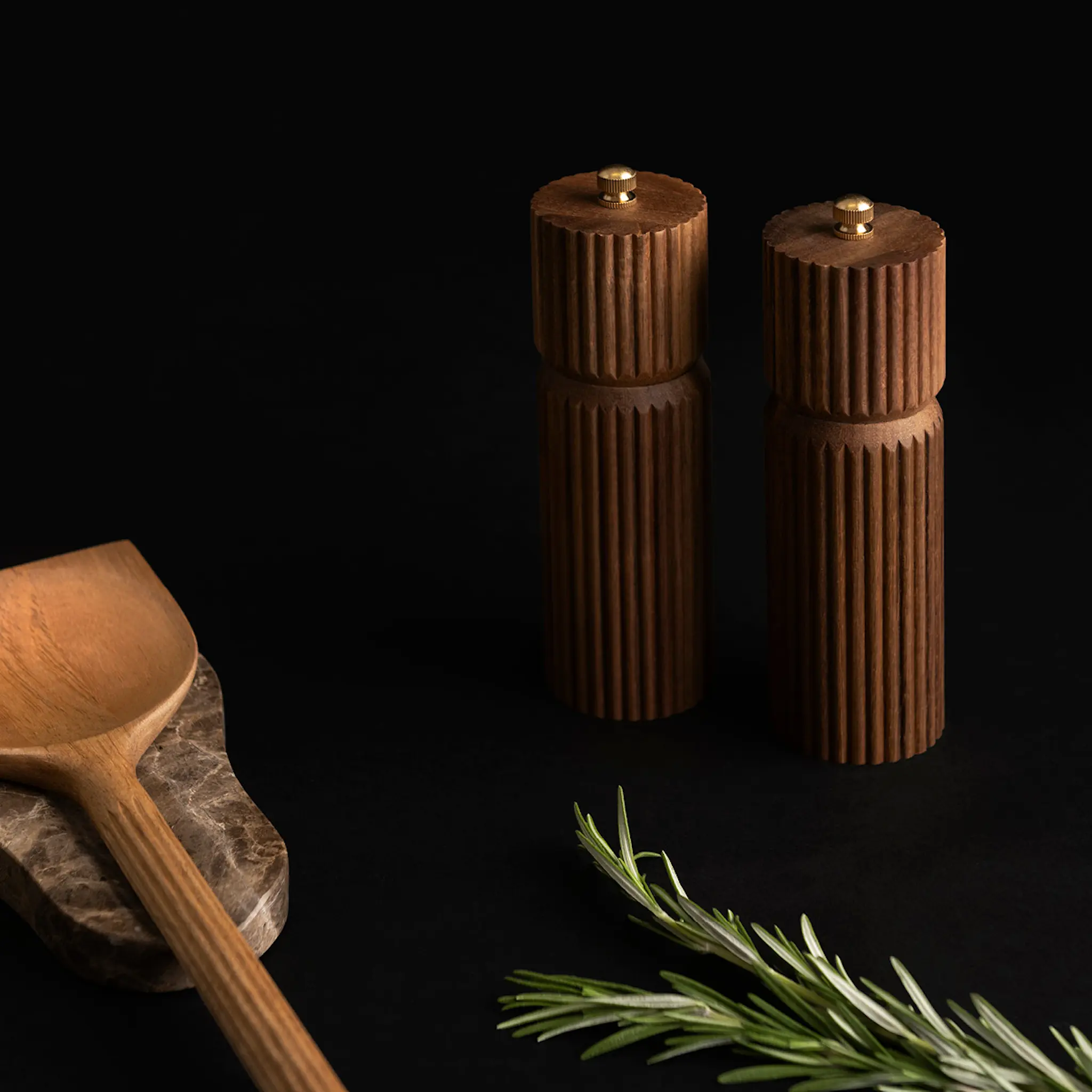 Maku Kitchen Life Groove kryddkvarn akacia 17,5 cm