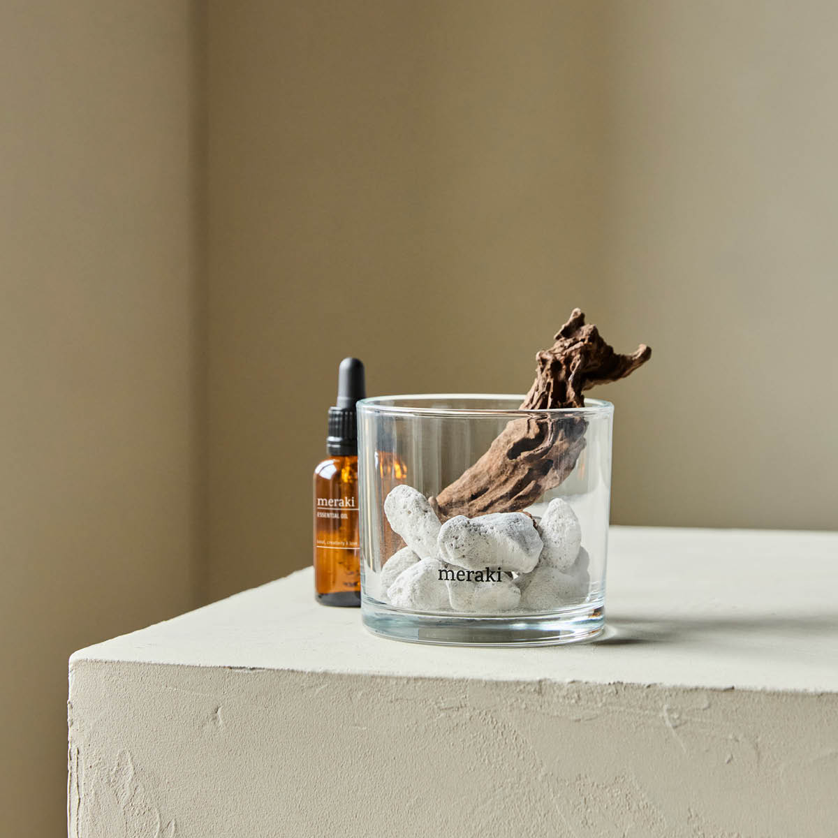 Meraki Lavastone & wood Huonetuoksu Herbal calm 30 ml Valkoinen