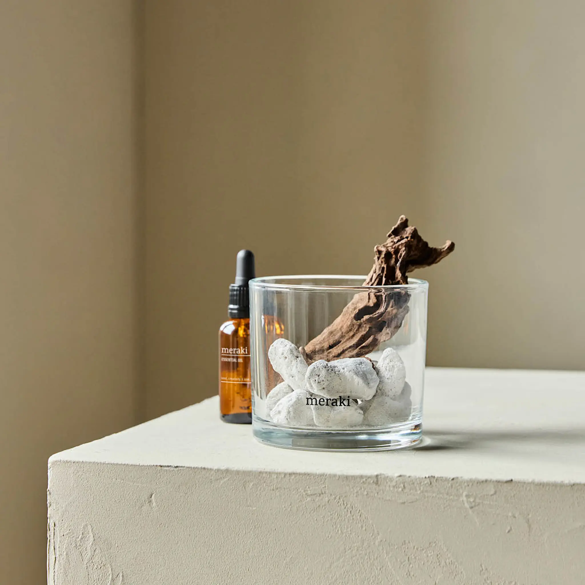 Meraki Lavastone & wood Huonetuoksu Herbal calm 30 ml Valkoinen