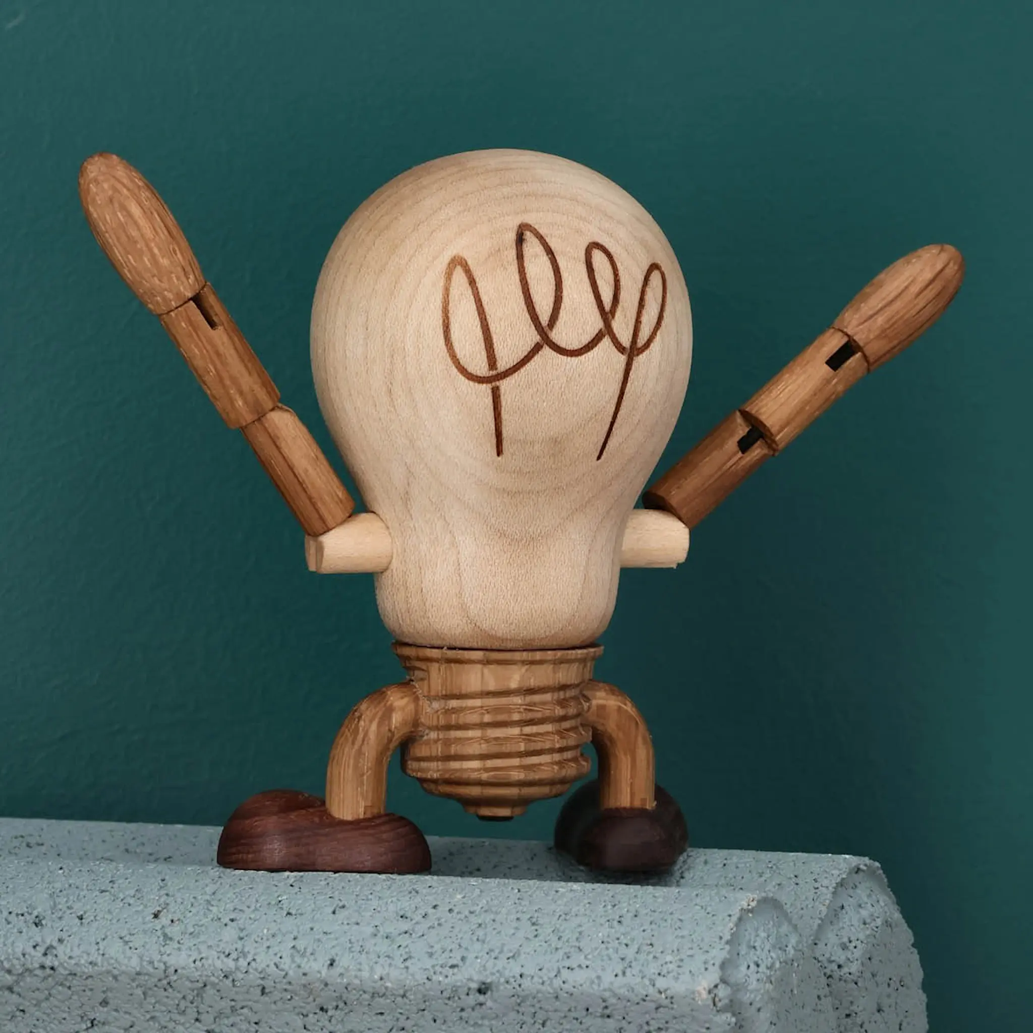 Spring Copenhagen Woodies Buster Bulb trädekoration 9,5 cm lönn