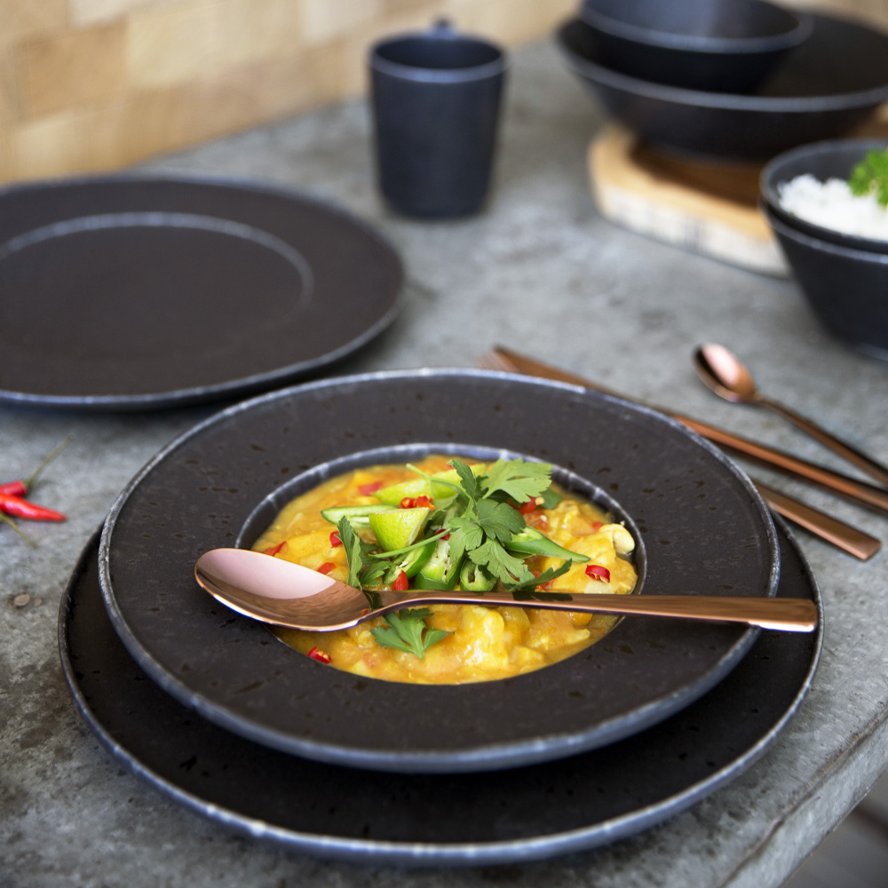 Modern House Black Satin Tallrik Djup 29 cm Svart