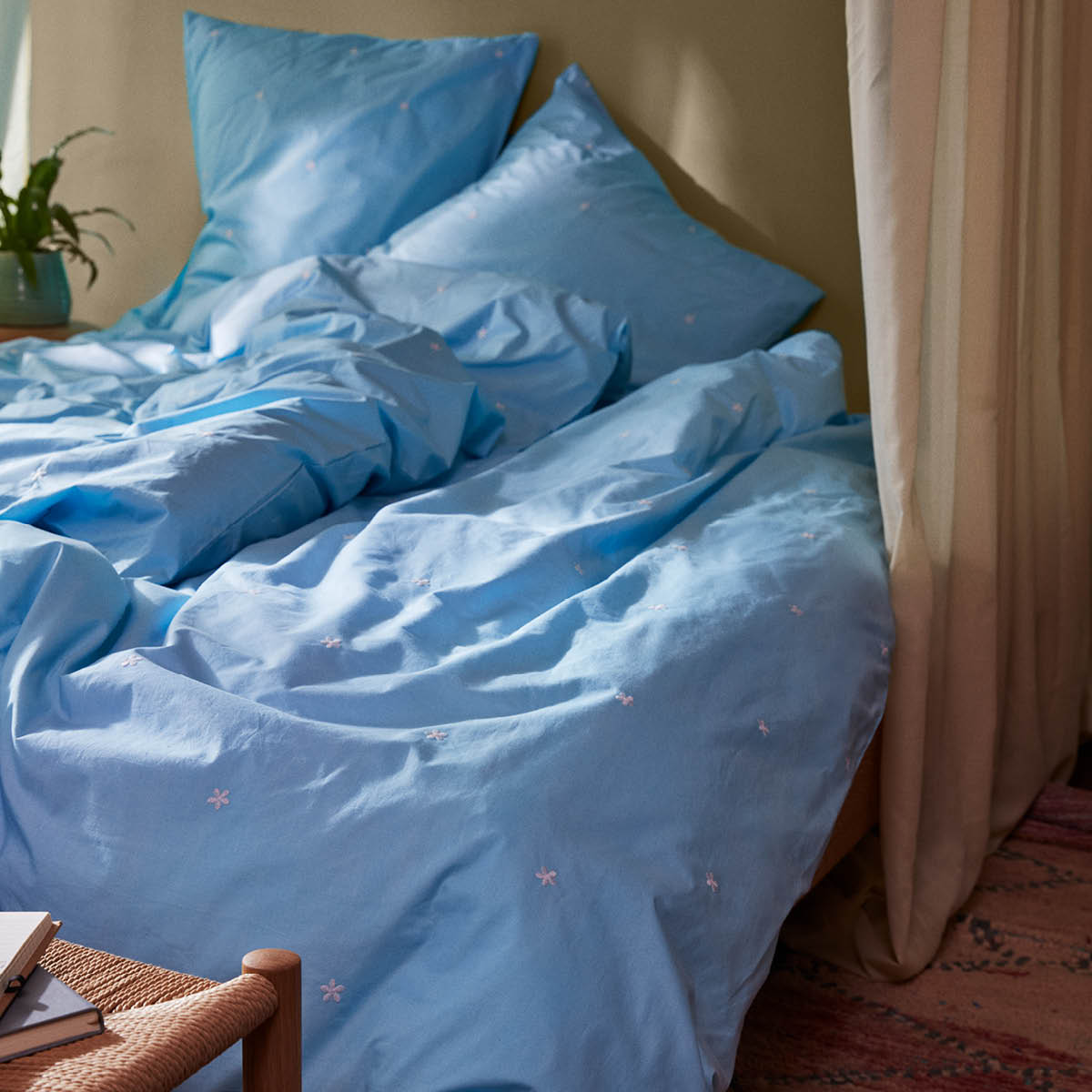 Juna Daisy påslakanset 150x210 cm ljusblå