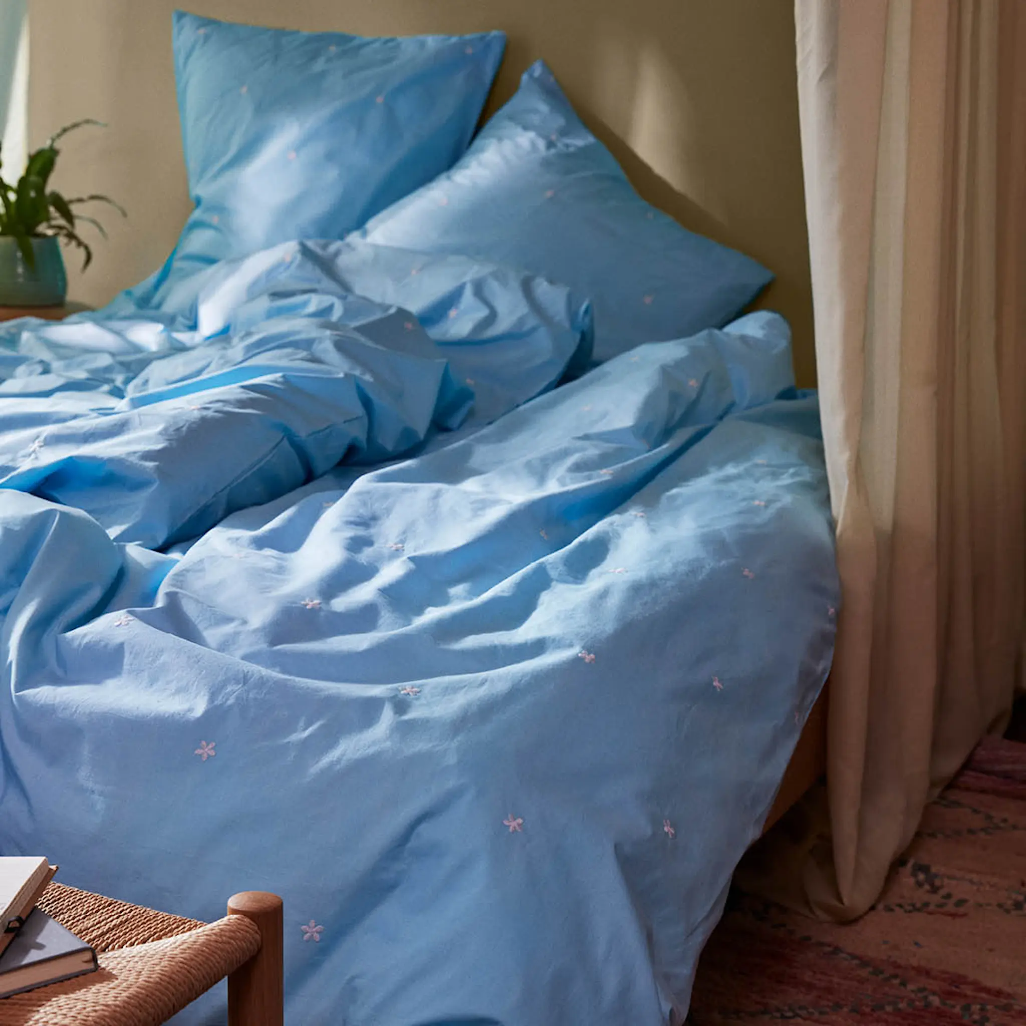 Juna Daisy påslakanset 150x210 cm ljusblå