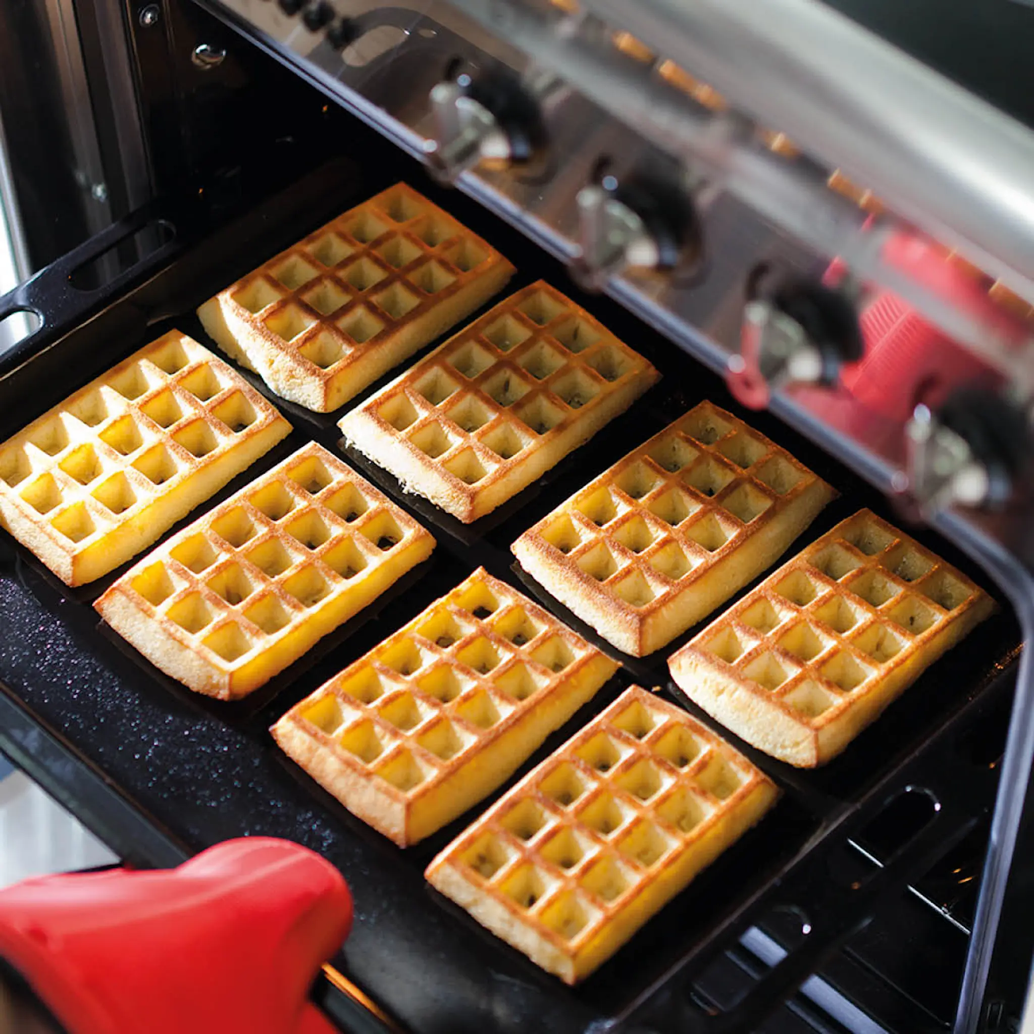 Lékué Silikonformar för 8 st fyrkantiga våfflor röd