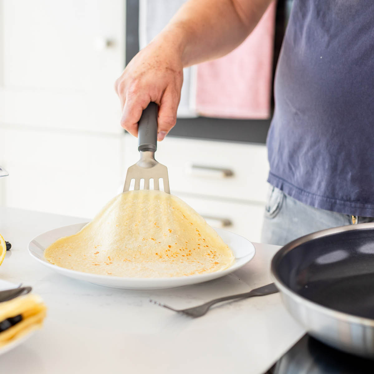 KitchenAid KitchenAid Classic stekspade perforerad 32 cm charcoal grey