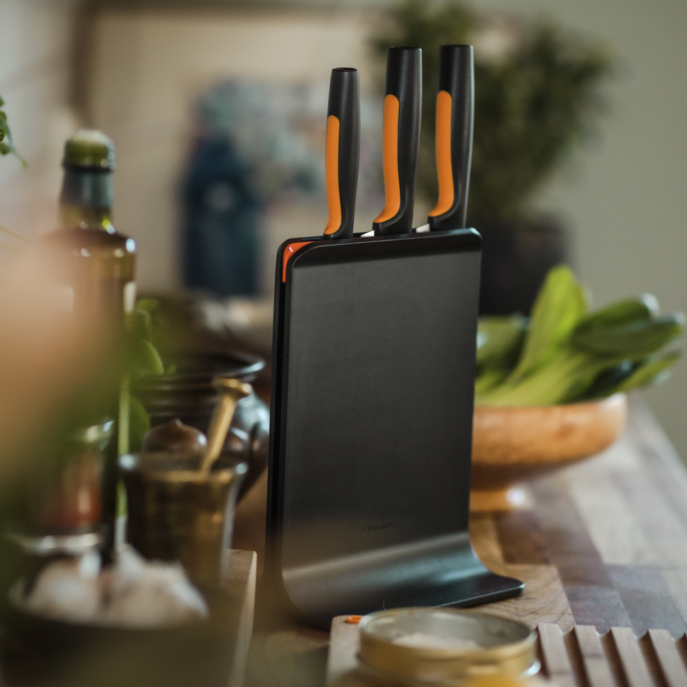 Fiskars Functional Form Veitsiteline 3 veitsellä Musta