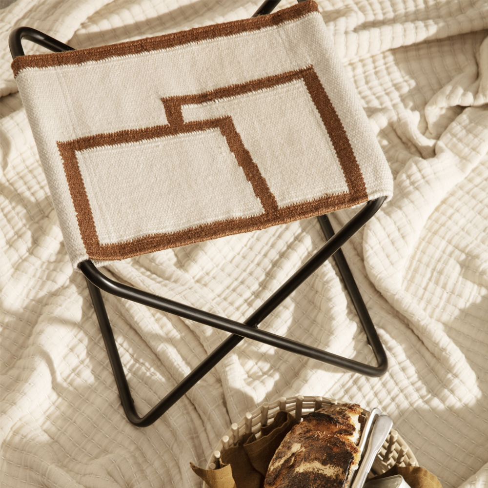 Ferm Living Dester Stool Hopfällbar Pall Svart med Form