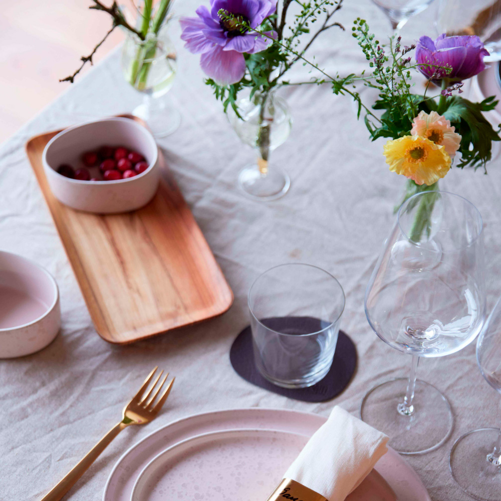 Aida Raw Skålar på teakträbräda 4 delar Nude