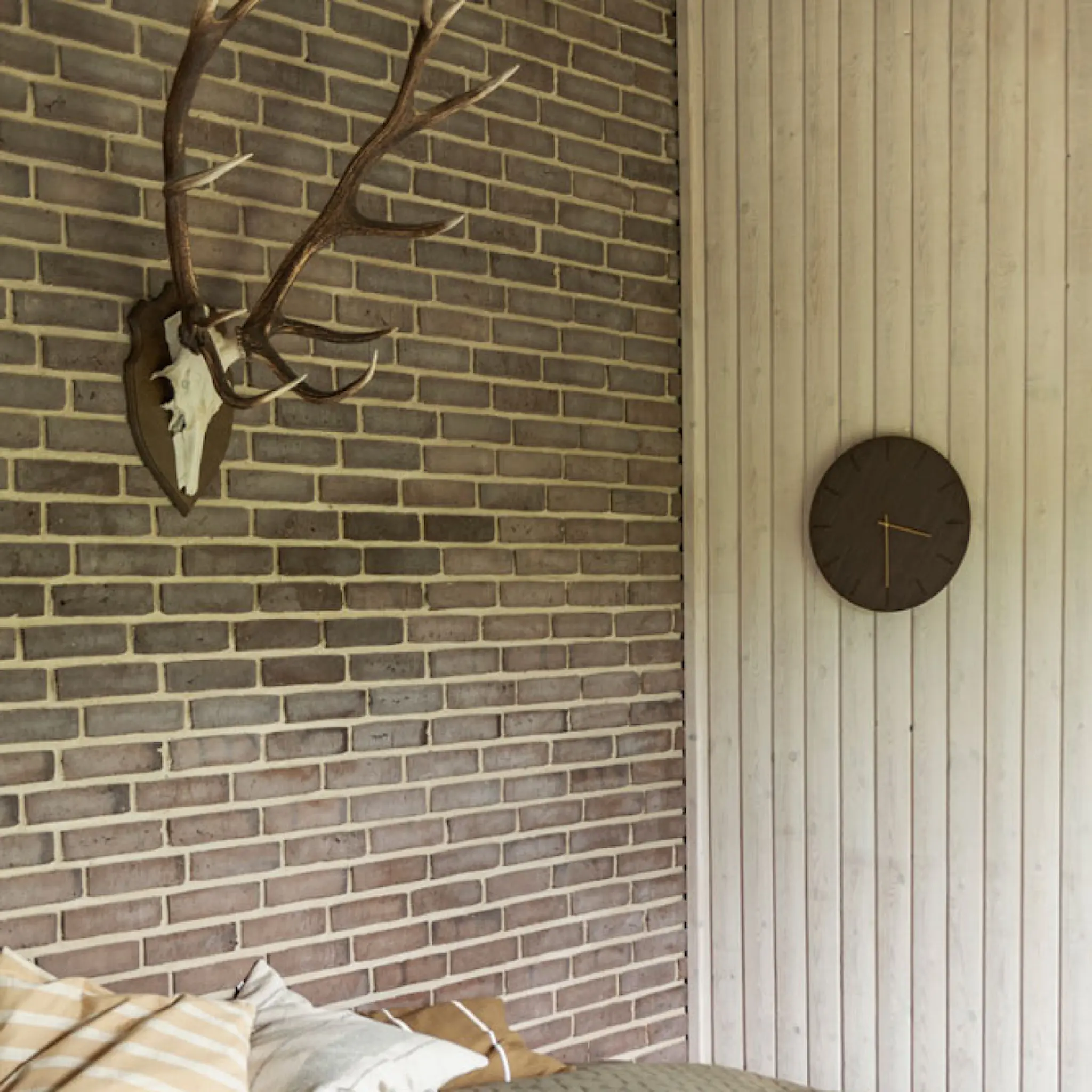 Hemverk Dark Oak väggklocka 38 cm mörk ek med kopparvisare