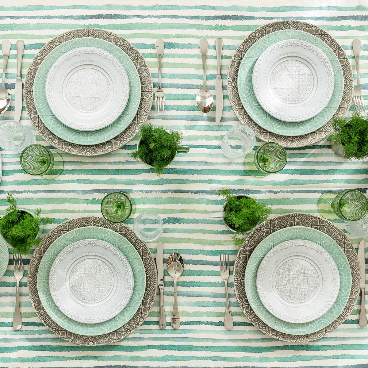 Bordallo Pinheiro Rua Nova Lautanen 22 cm Antiikinvalkoinen